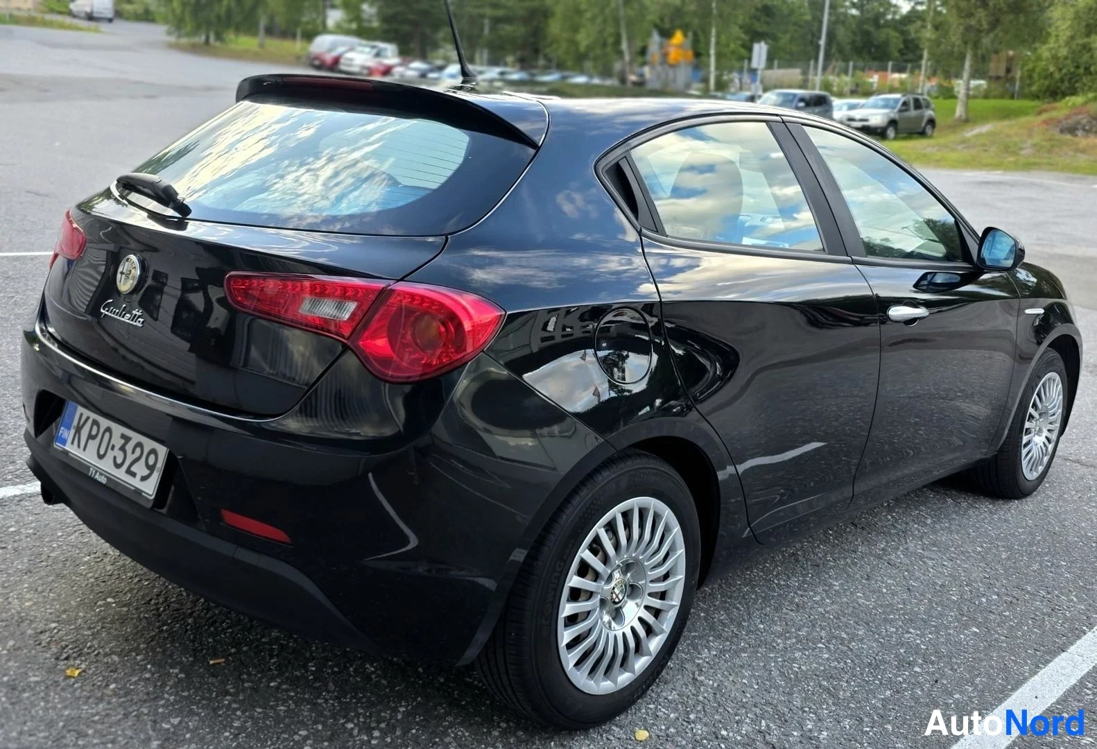 Musta Alfa Romeo Giulietta 2011, takaviisto, kuva 13