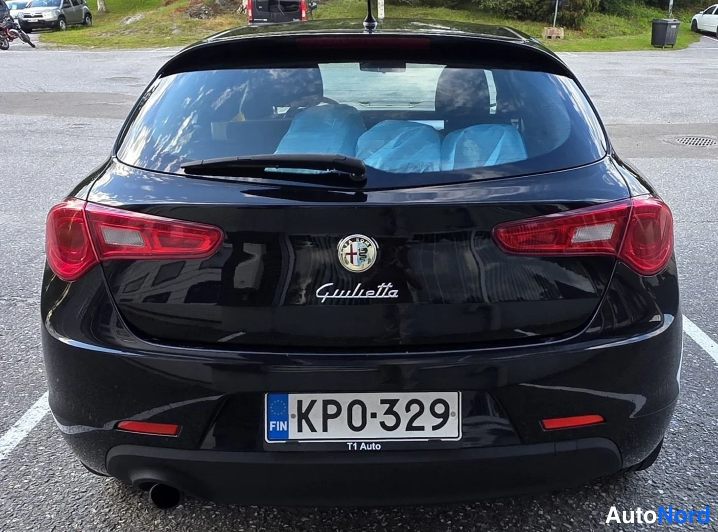 Musta Alfa Romeo Giulietta 2011, takaa, kuva 17