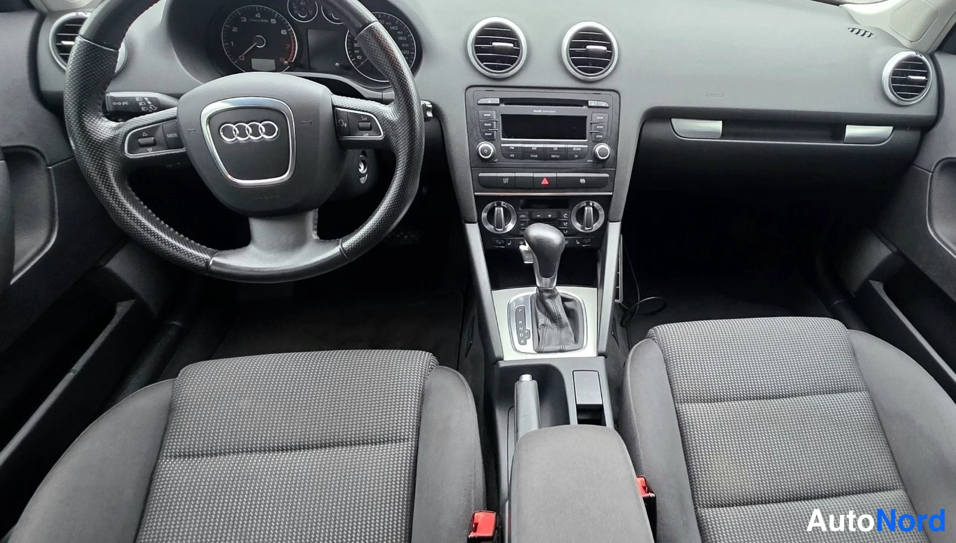 Valkoinen Audi A3 Sportback 2009, ohjaamo, kuva 21