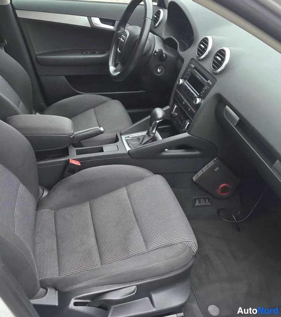 Valkoinen Audi A3 Sportback 2009, ohjaamo, kuva 22