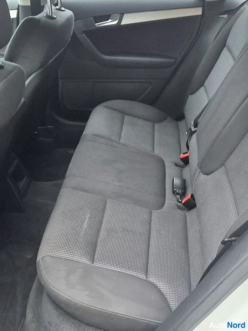Valkoinen Audi A3 Sportback 2009, takaistuimet, kuva 23