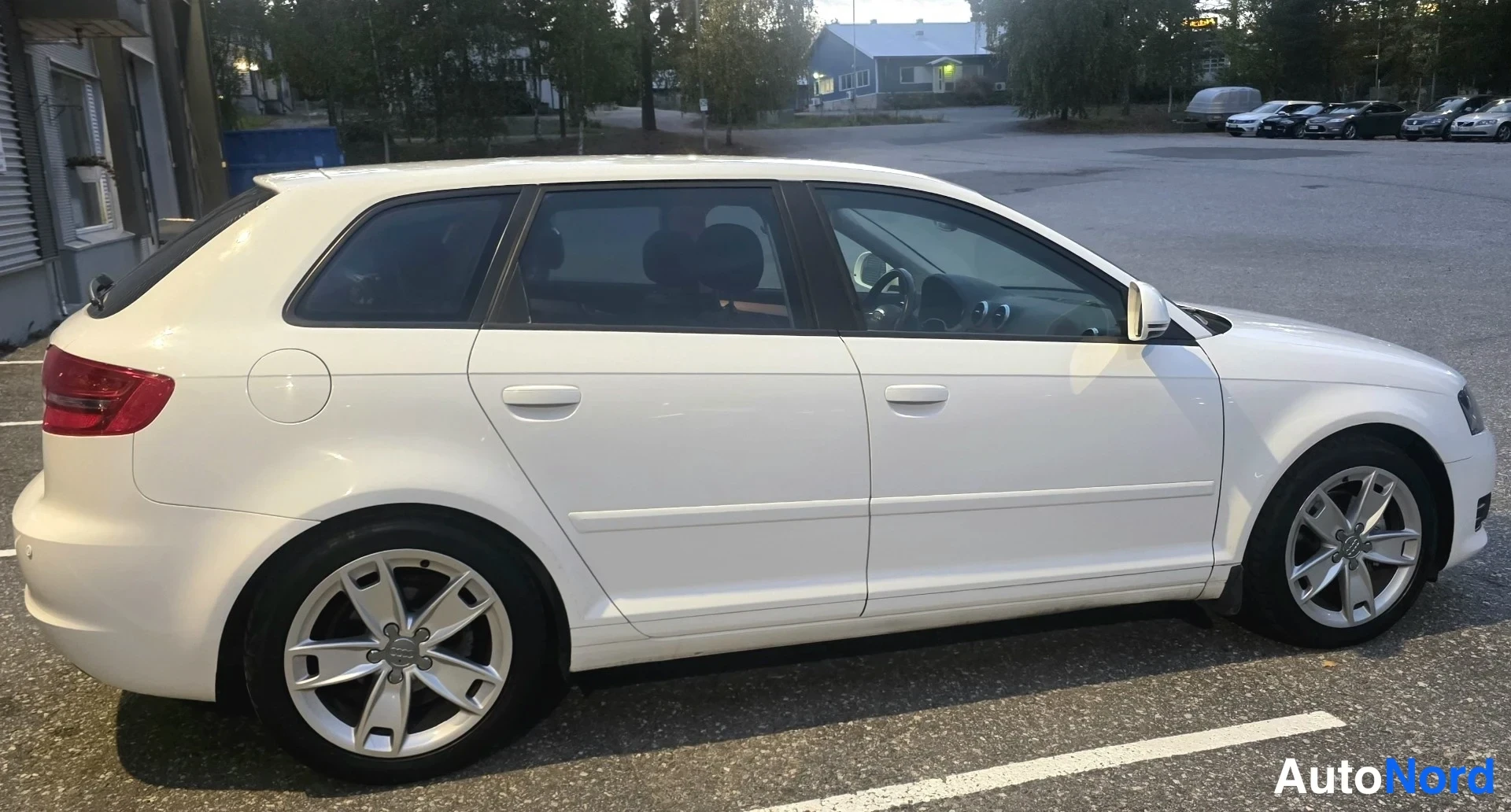 Valkoinen Audi A3 Sportback 2009, takaviisto, kuva 10