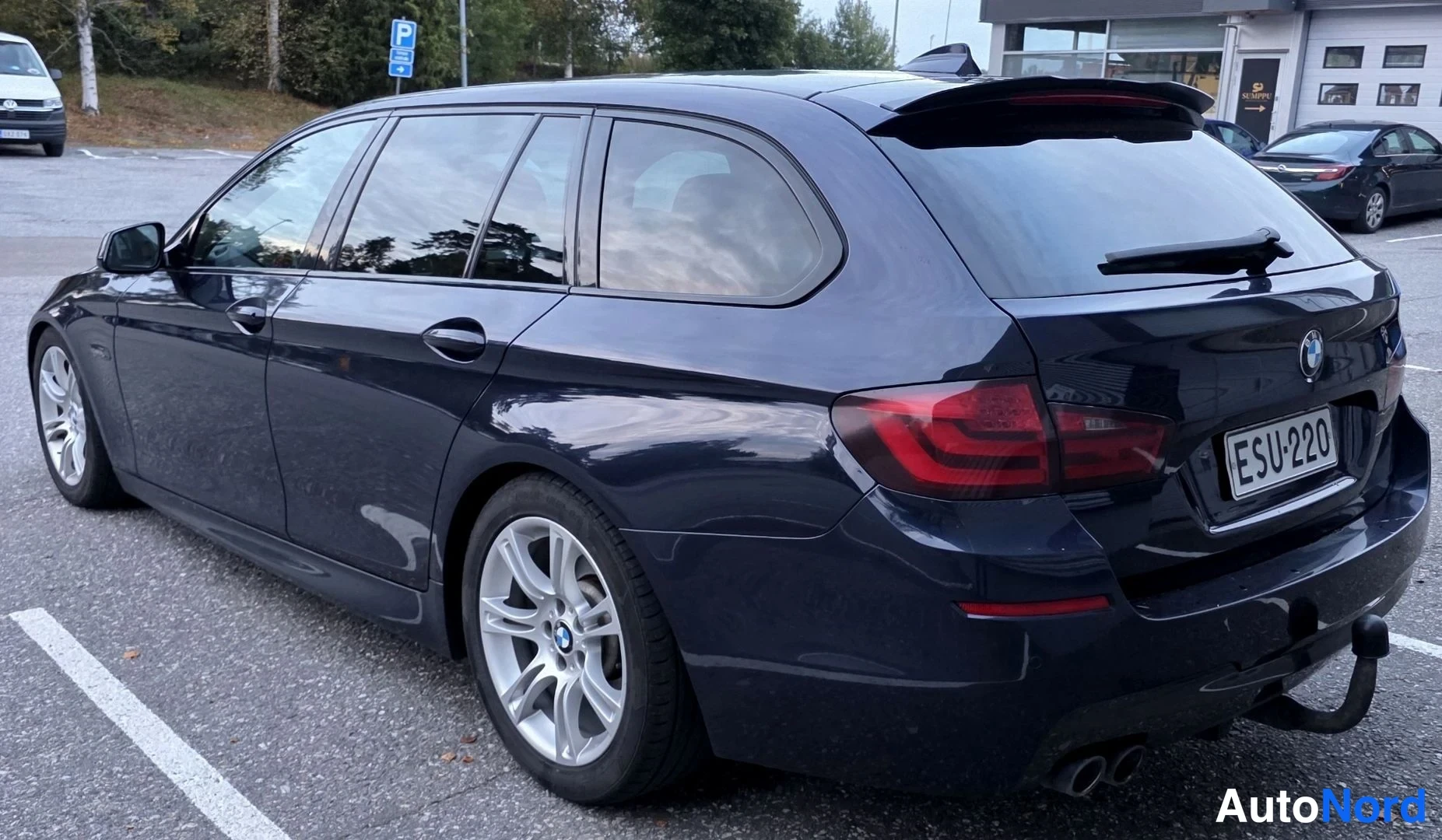 Sininen BMW 525d 2011, takaviisto, kuva 17