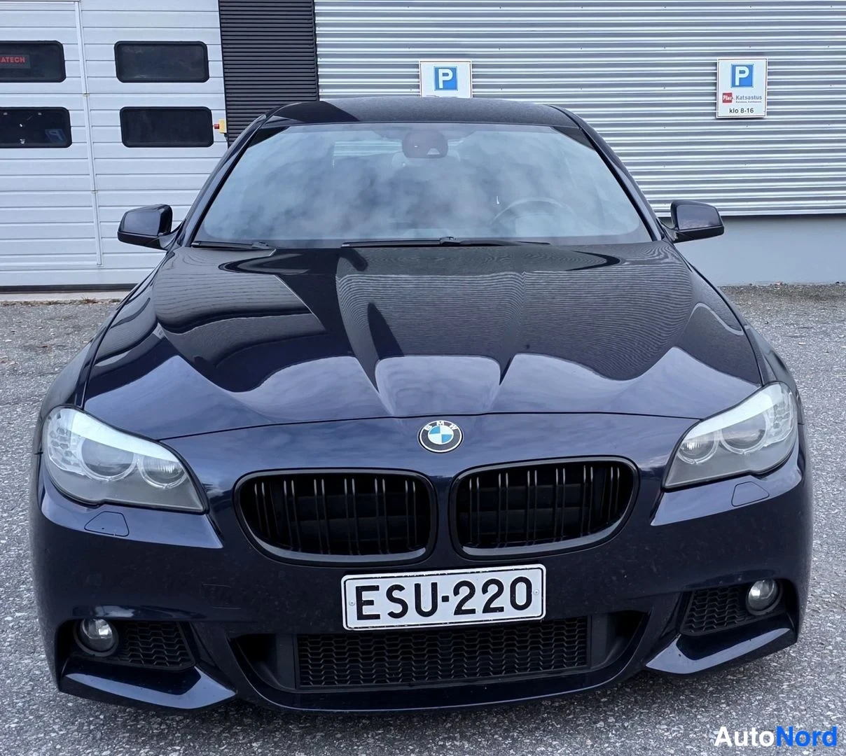 Sininen BMW 525d 2011, edestä, kuva 11