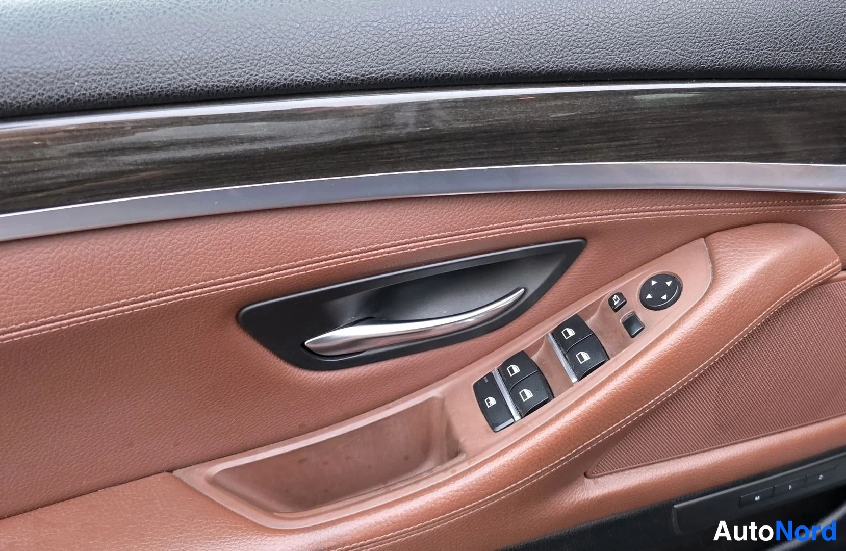 Sininen BMW 525d 2011, yksityiskohta, kuva 27