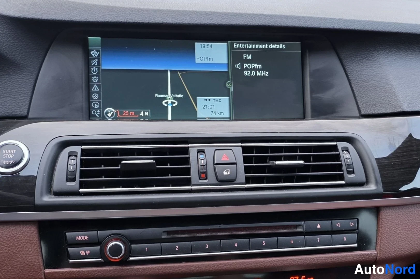 Sininen BMW 525d 2011, yksityiskohta, kuva 30