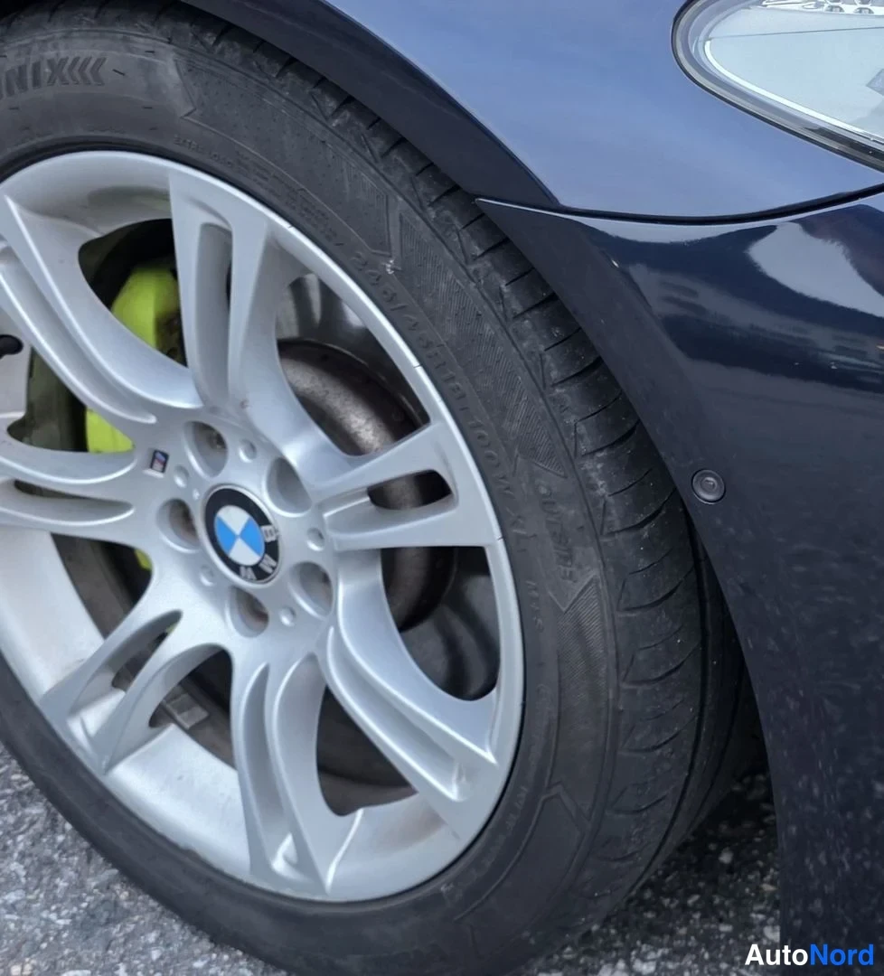 Sininen BMW 525d 2011, yksityiskohta, kuva 32