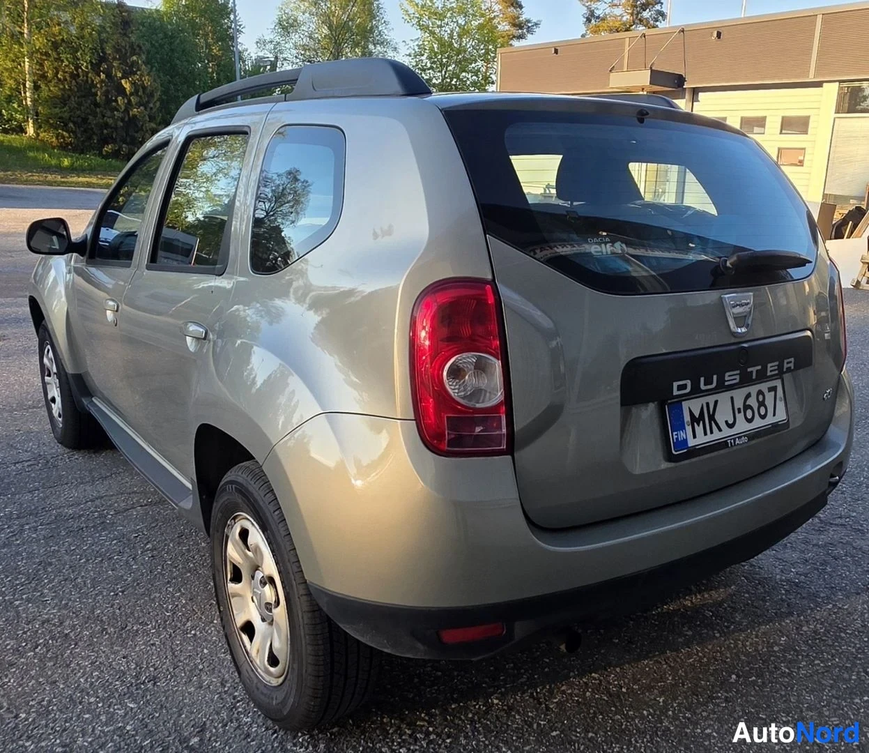 Beige Dacia Duster 2010, takaviisto, kuva 16
