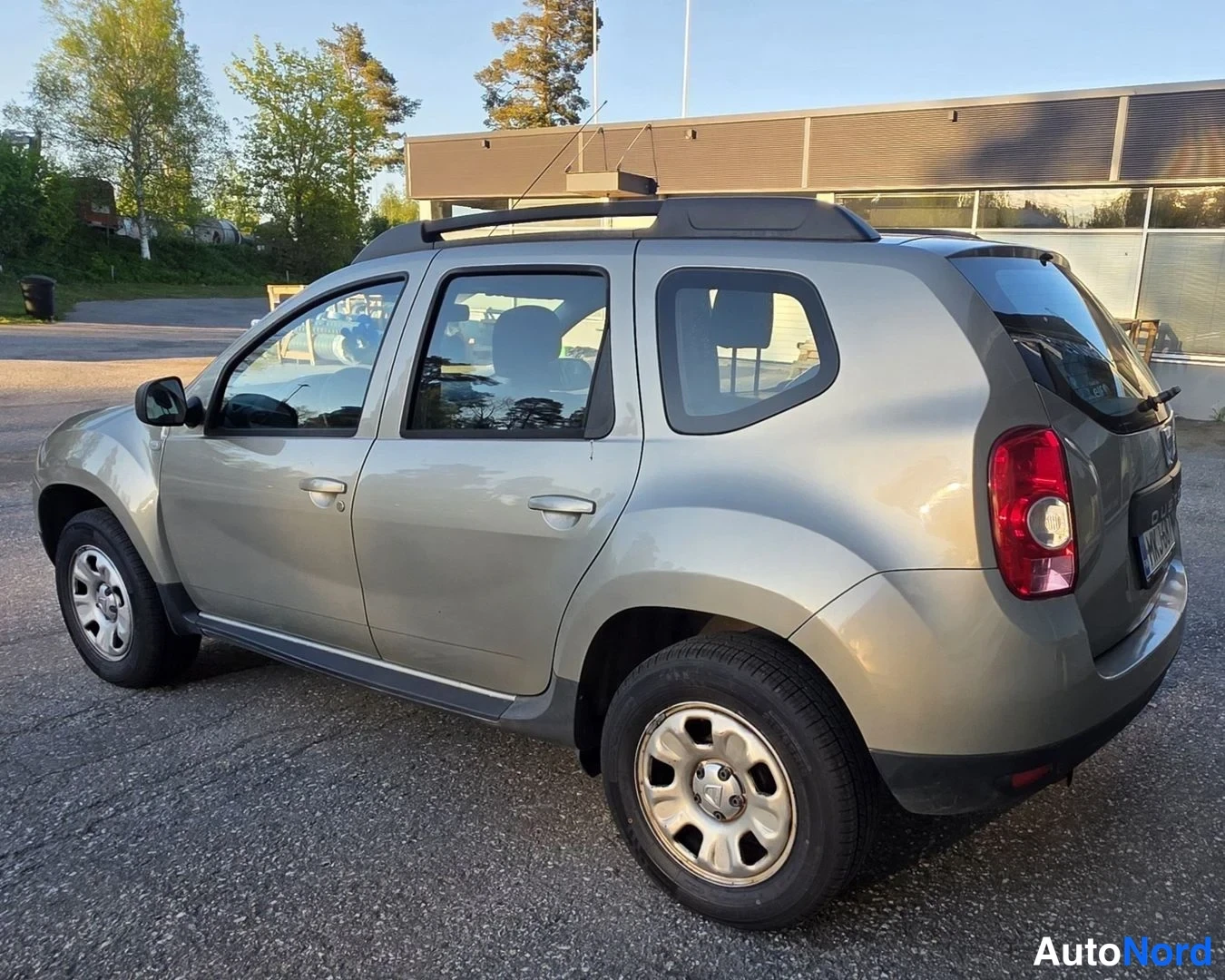 Beige Dacia Duster 2010, takaviisto, kuva 17
