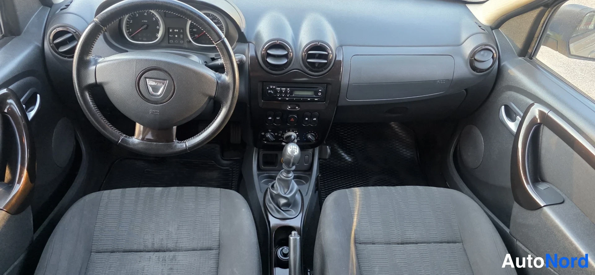 Beige Dacia Duster 2010, ohjaamo, kuva 22