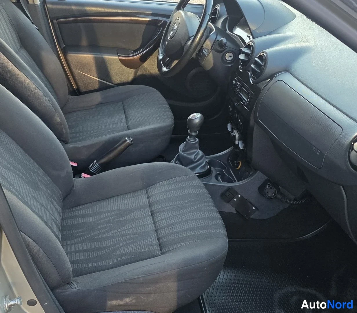 Beige Dacia Duster 2010, etuistuimet, kuva 23