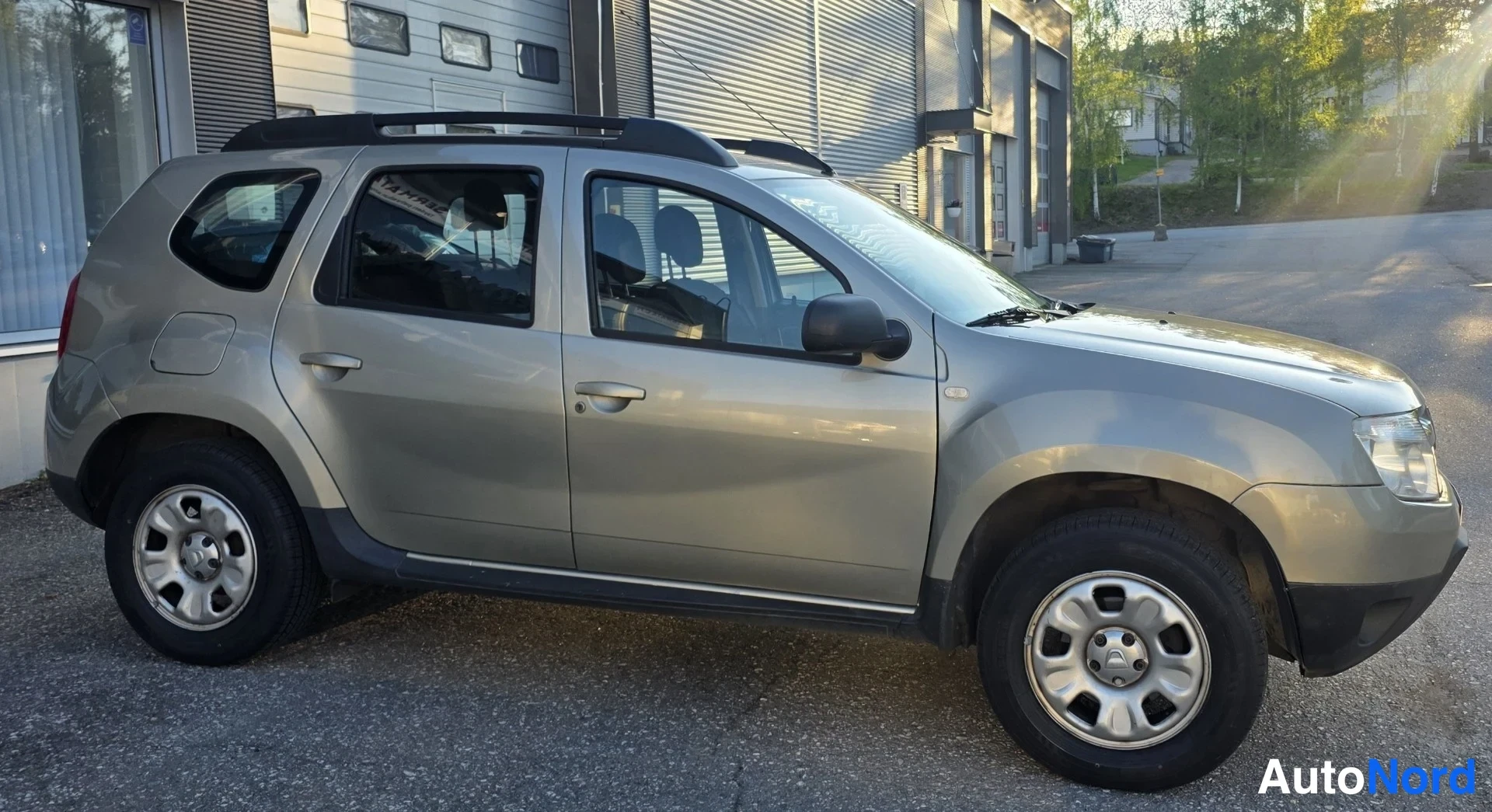 Beige Dacia Duster 2010, etuviisto, keula oikealle, kuva 7