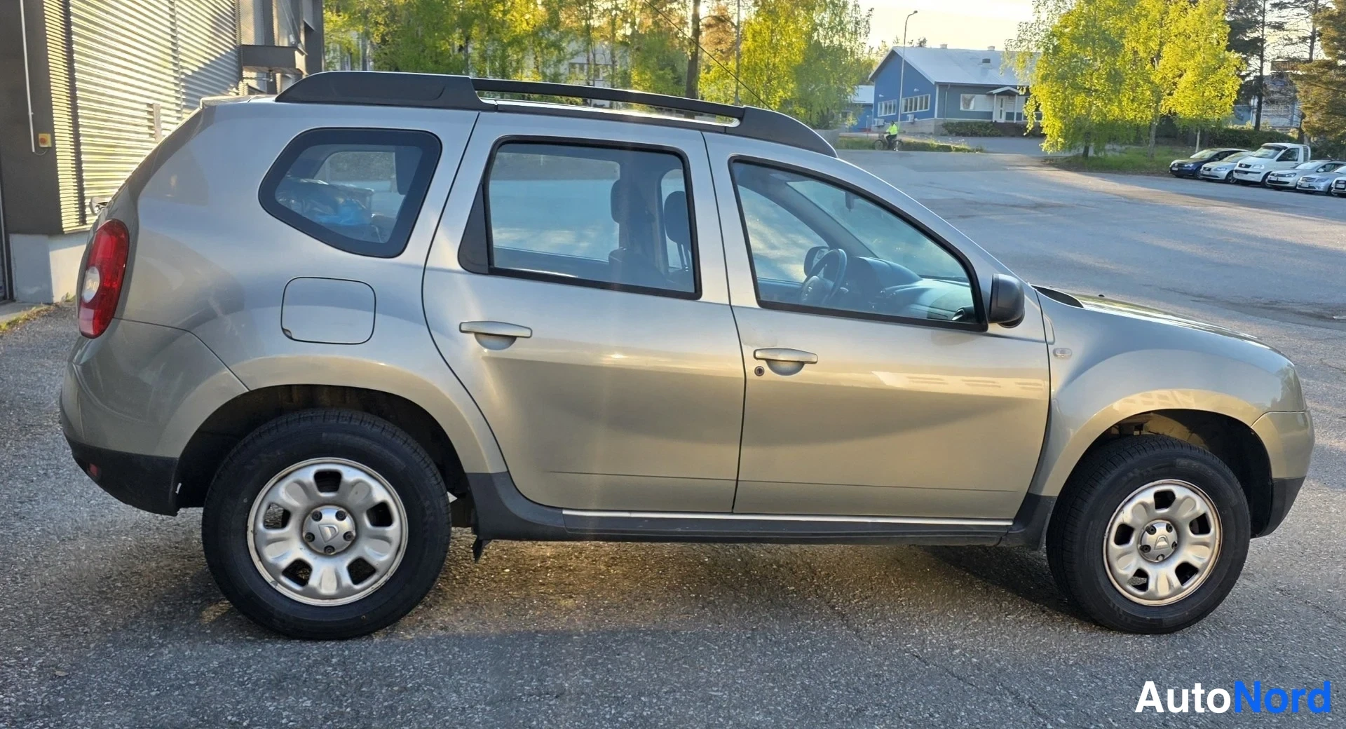 Beige Dacia Duster 2010, takaviisto, kuva 12