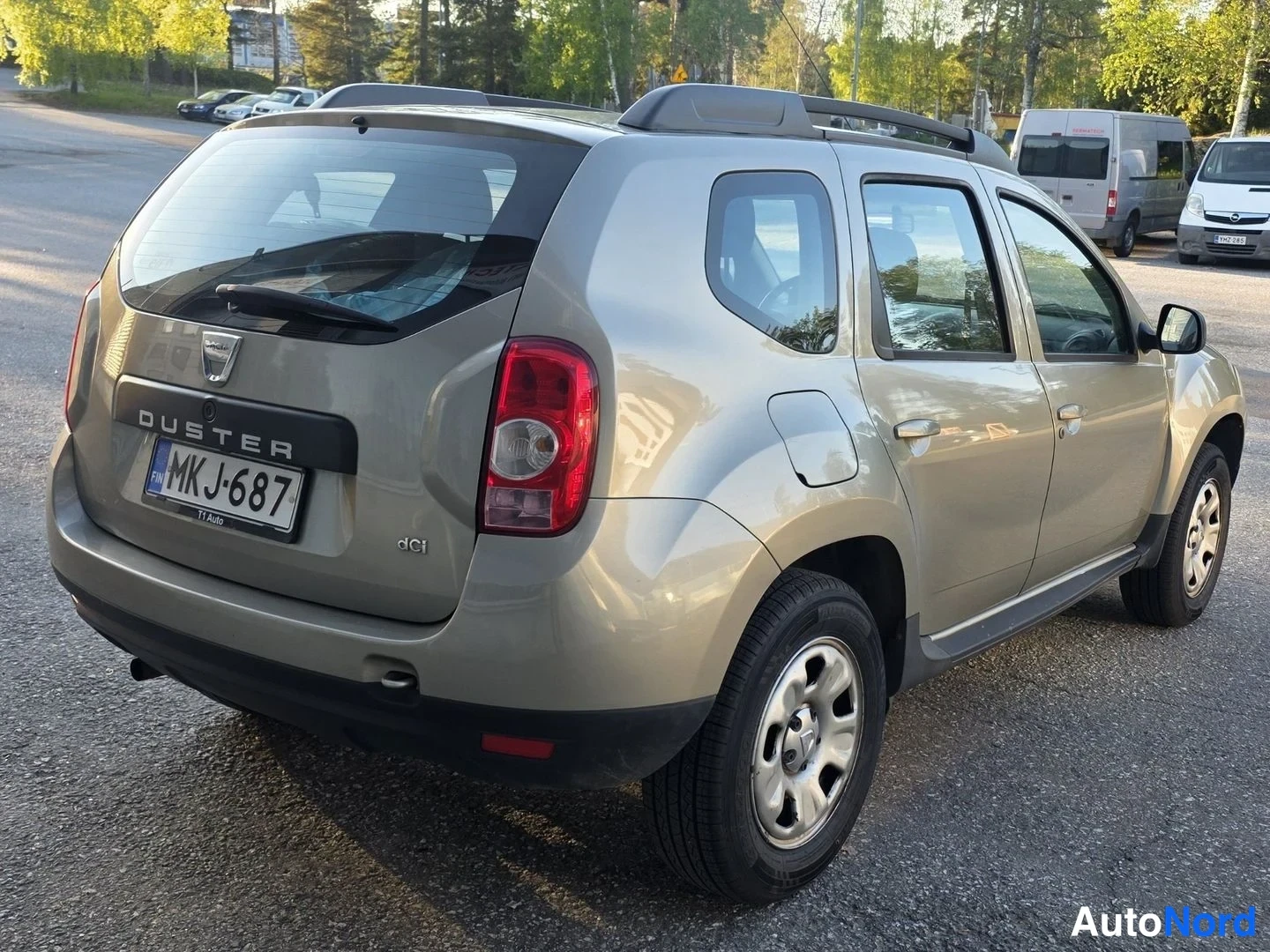 Beige Dacia Duster 2010, takaviisto, kuva 14