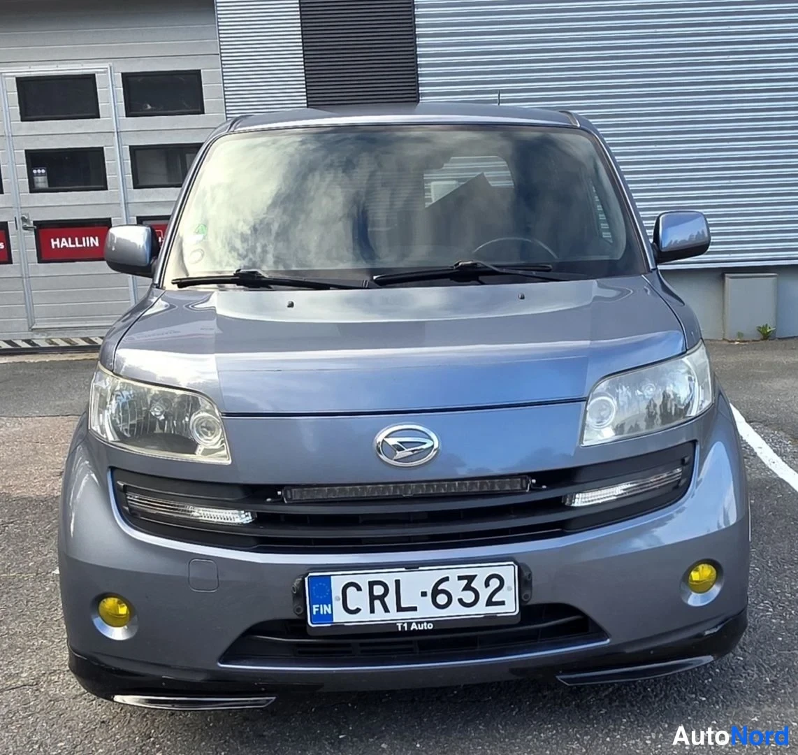 Harmaa Daihatsu Materia 2008, edestä, kuva 10
