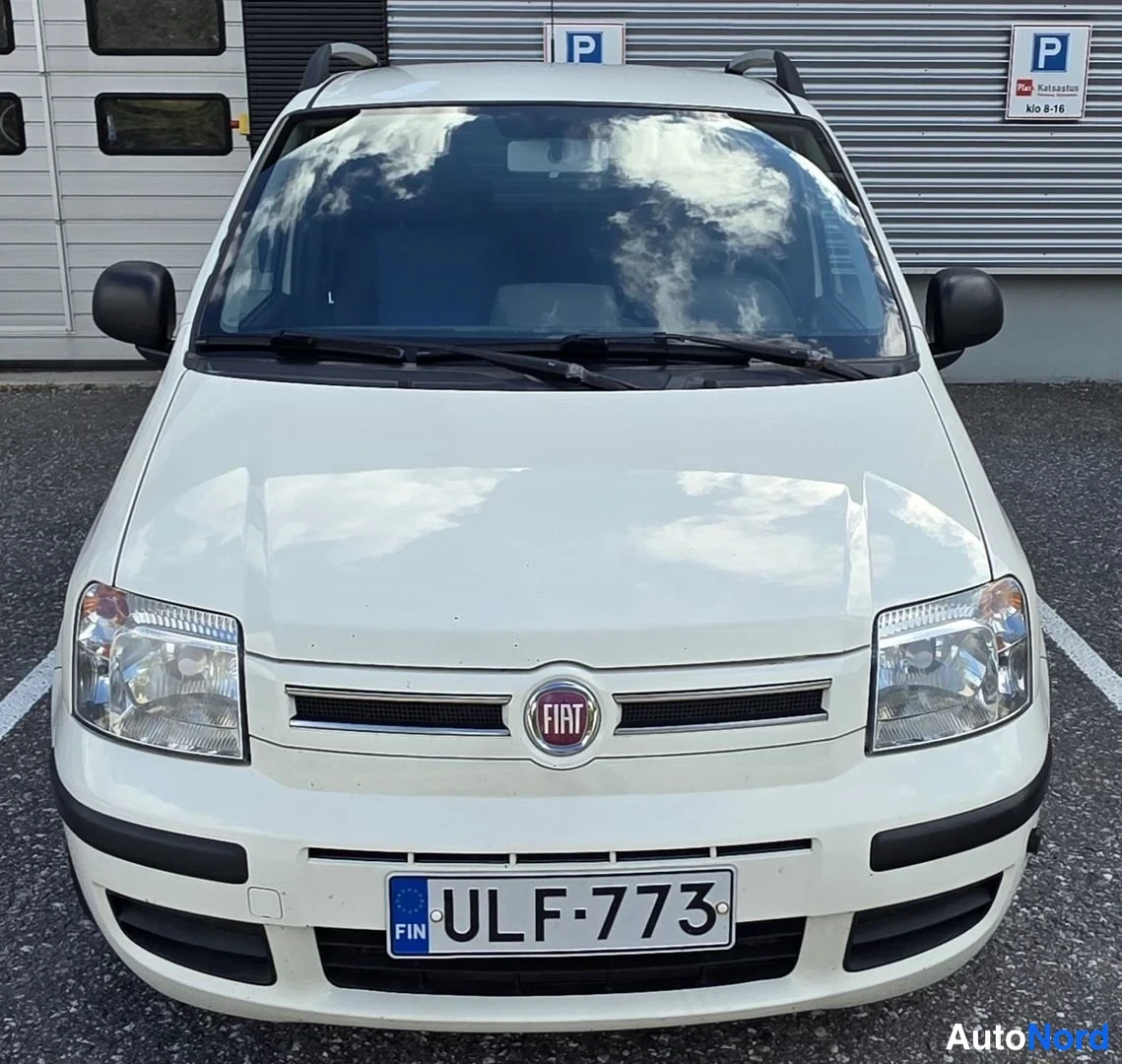 Valkoinen Fiat Panda 2010, edestä, kuva 7
