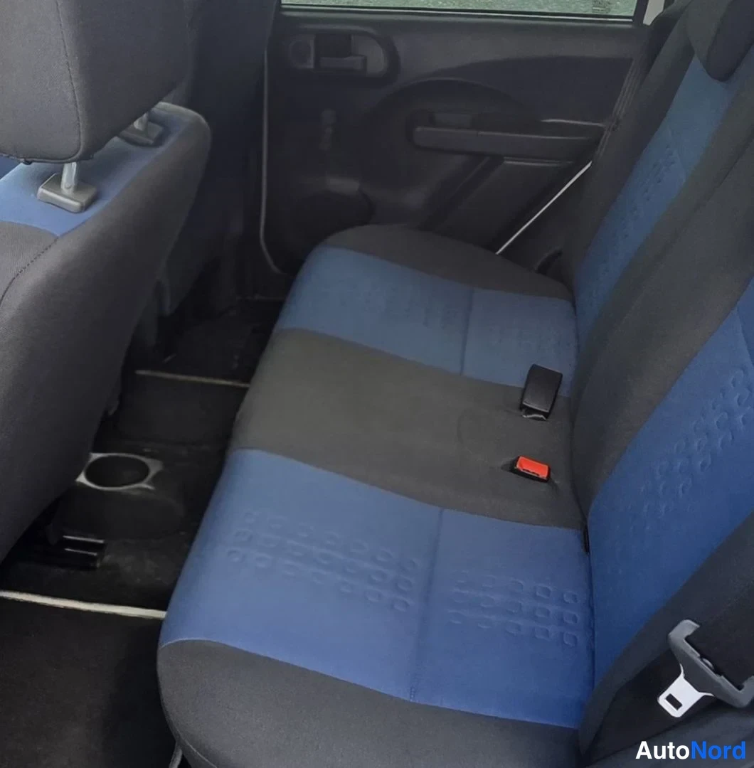 Valkoinen Fiat Panda 2010, takaistuimet, kuva 18