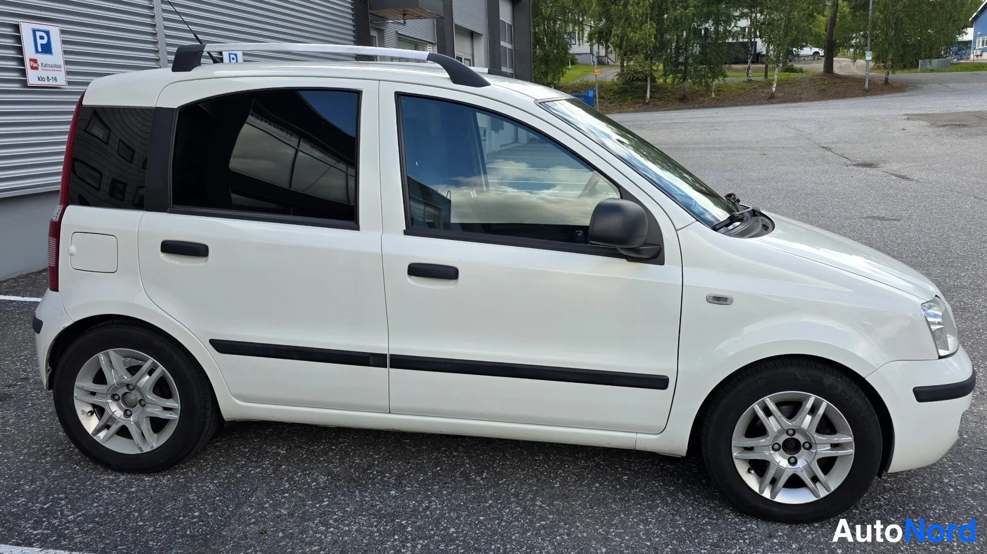 Valkoinen Fiat Panda 2010, etuviisto, keula oikealle, kuva 6