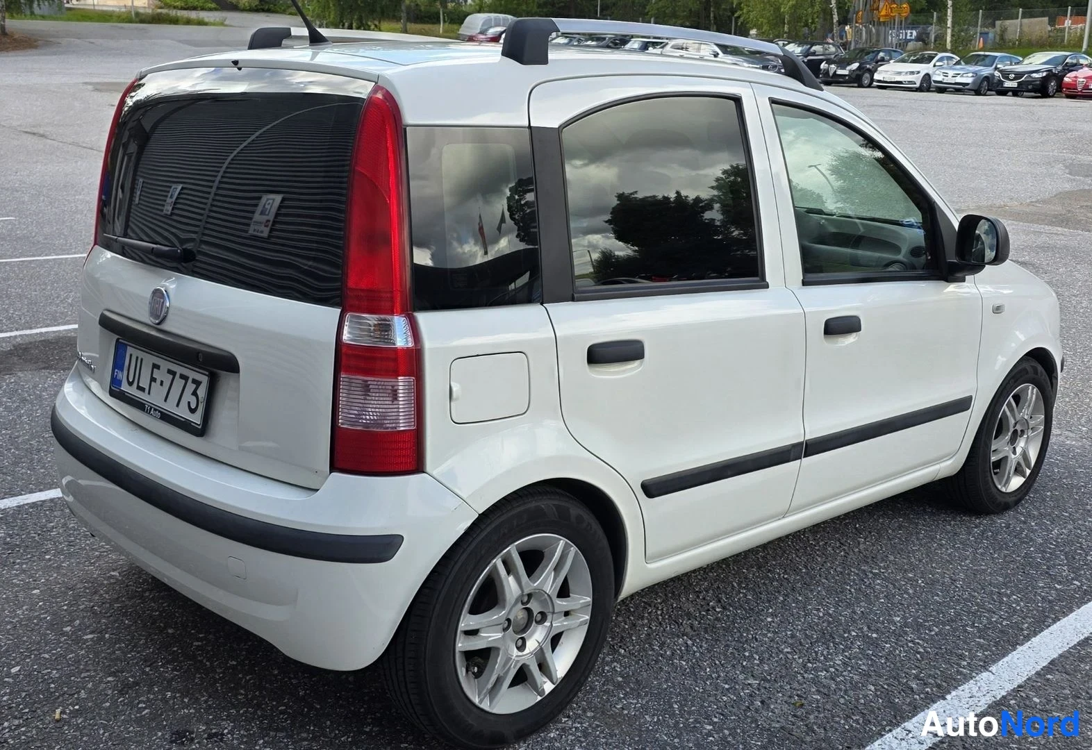 Valkoinen Fiat Panda 2010, takaviisto, kuva 13
