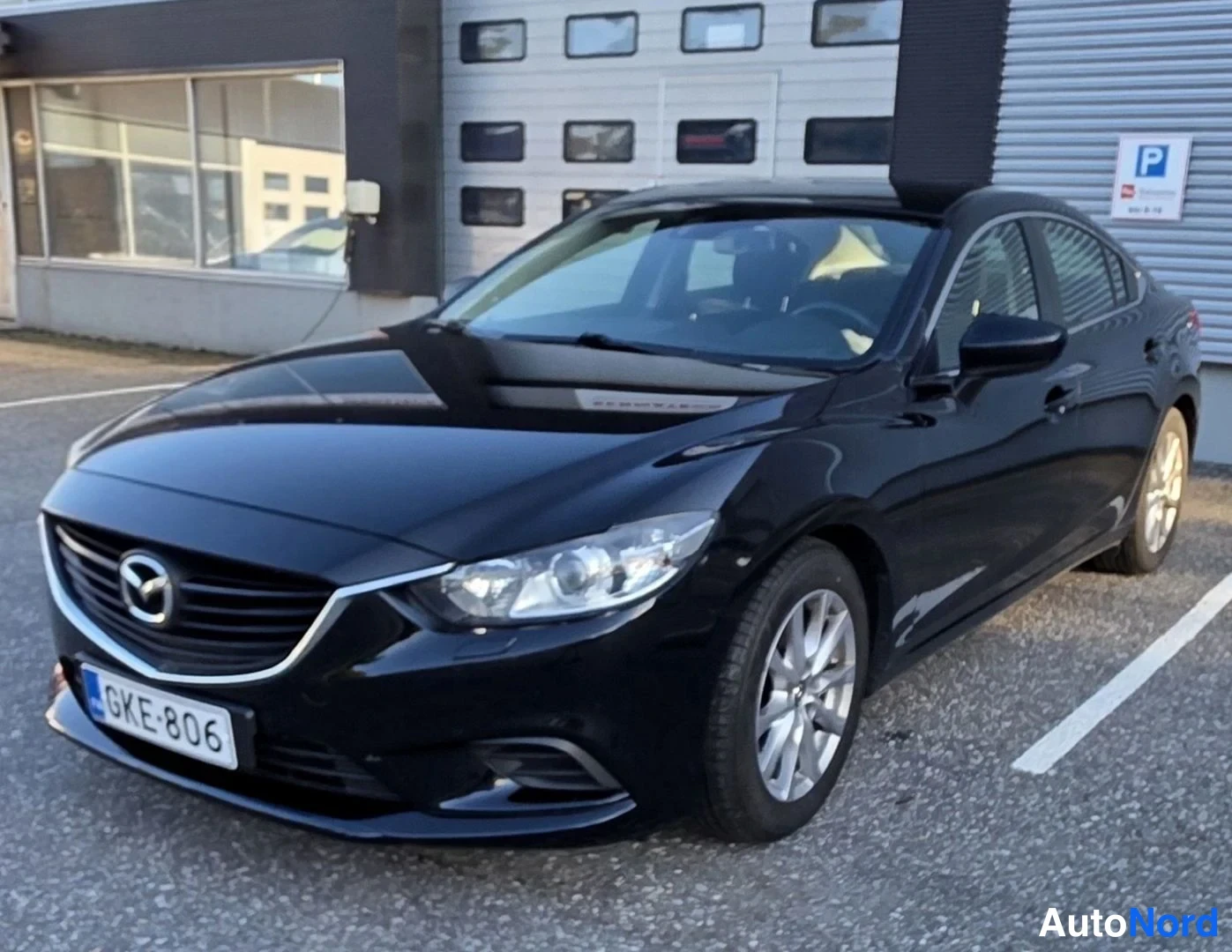 Musta Mazda 6 2014, etuviisto, keula vasemmalle, kuva 2