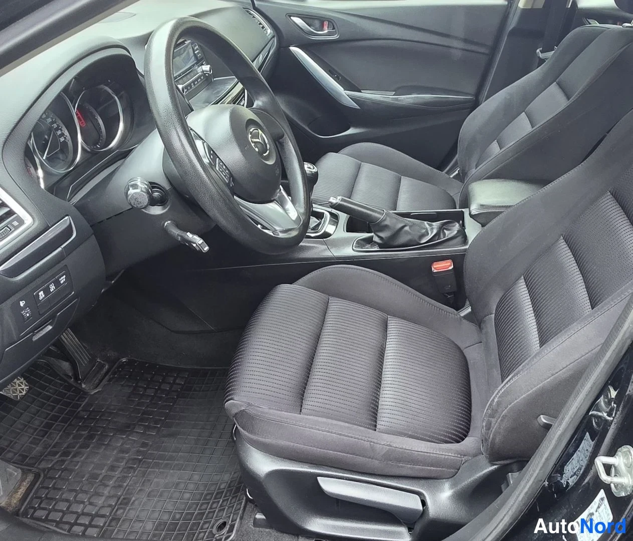 Musta Mazda 6 2014, ohjaamo, kuva 20