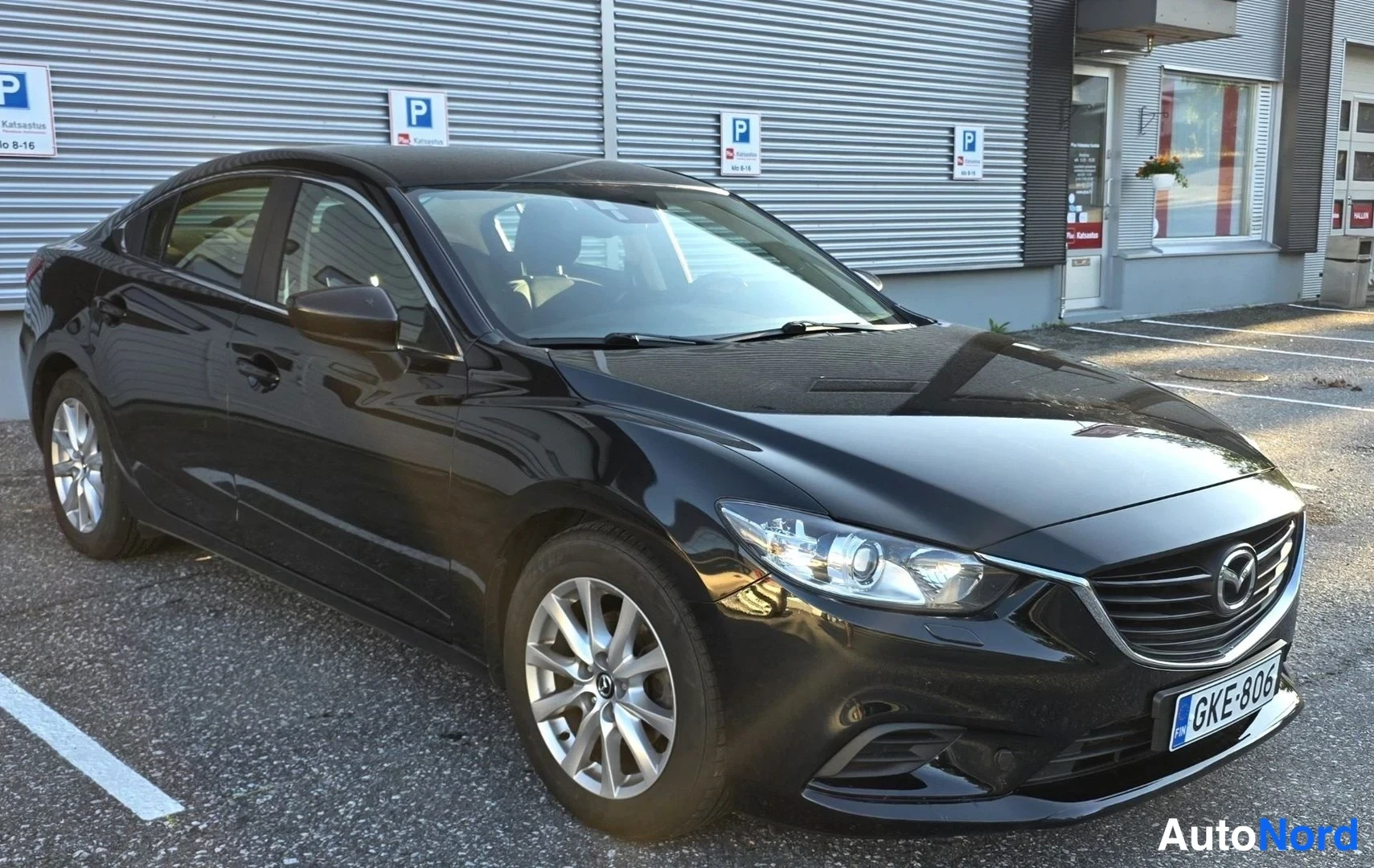 Musta Mazda 6 2014, etuviisto, keula oikealle, kuva 7