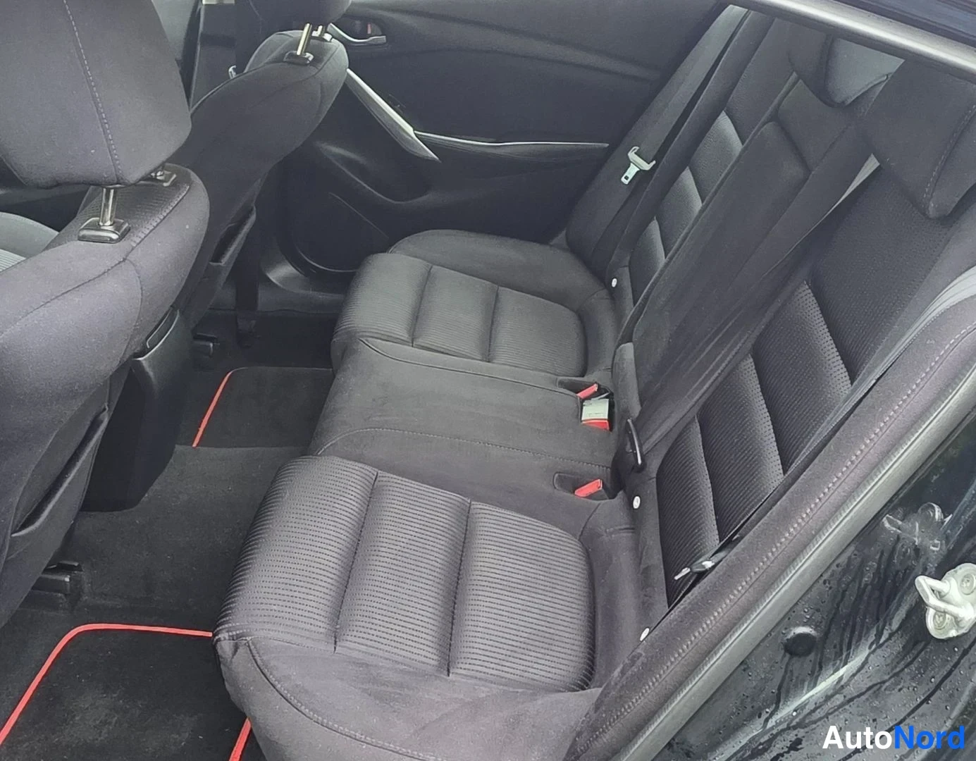 Musta Mazda 6 2014, takaistuimet, kuva 21