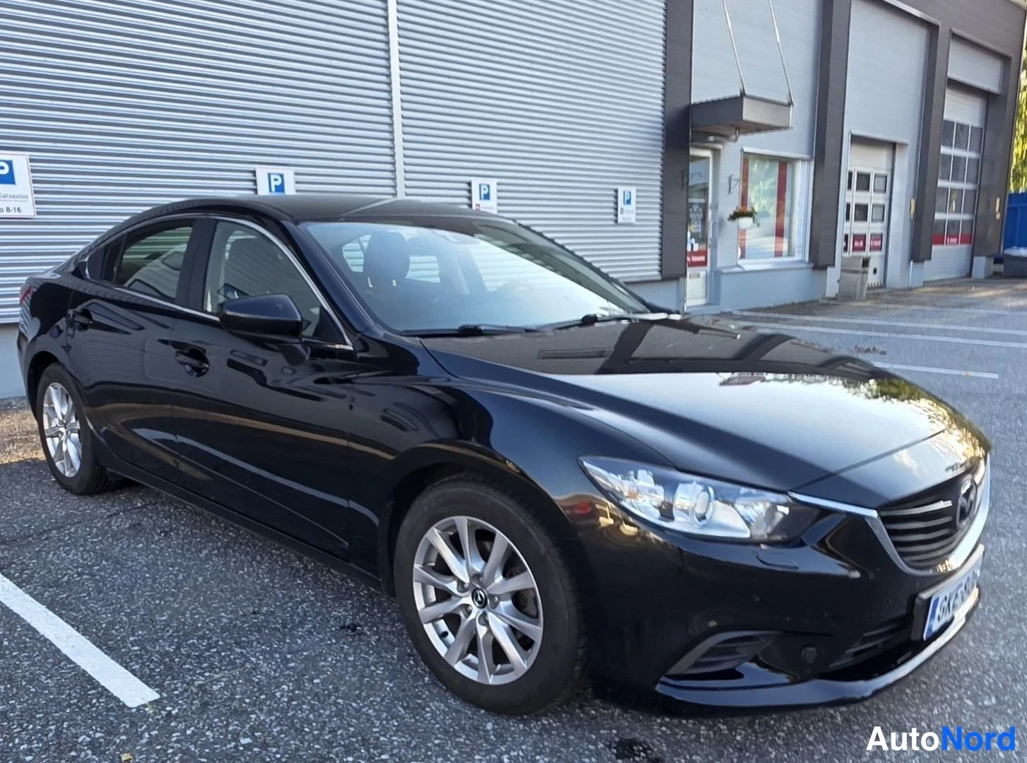 Musta Mazda 6 2014, etuviisto, keula oikealle, kuva 5