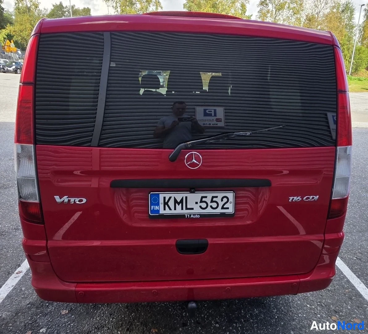 Punainen Mercedes-Benz Vito 116 CDI 2013, takaa, kuva 22