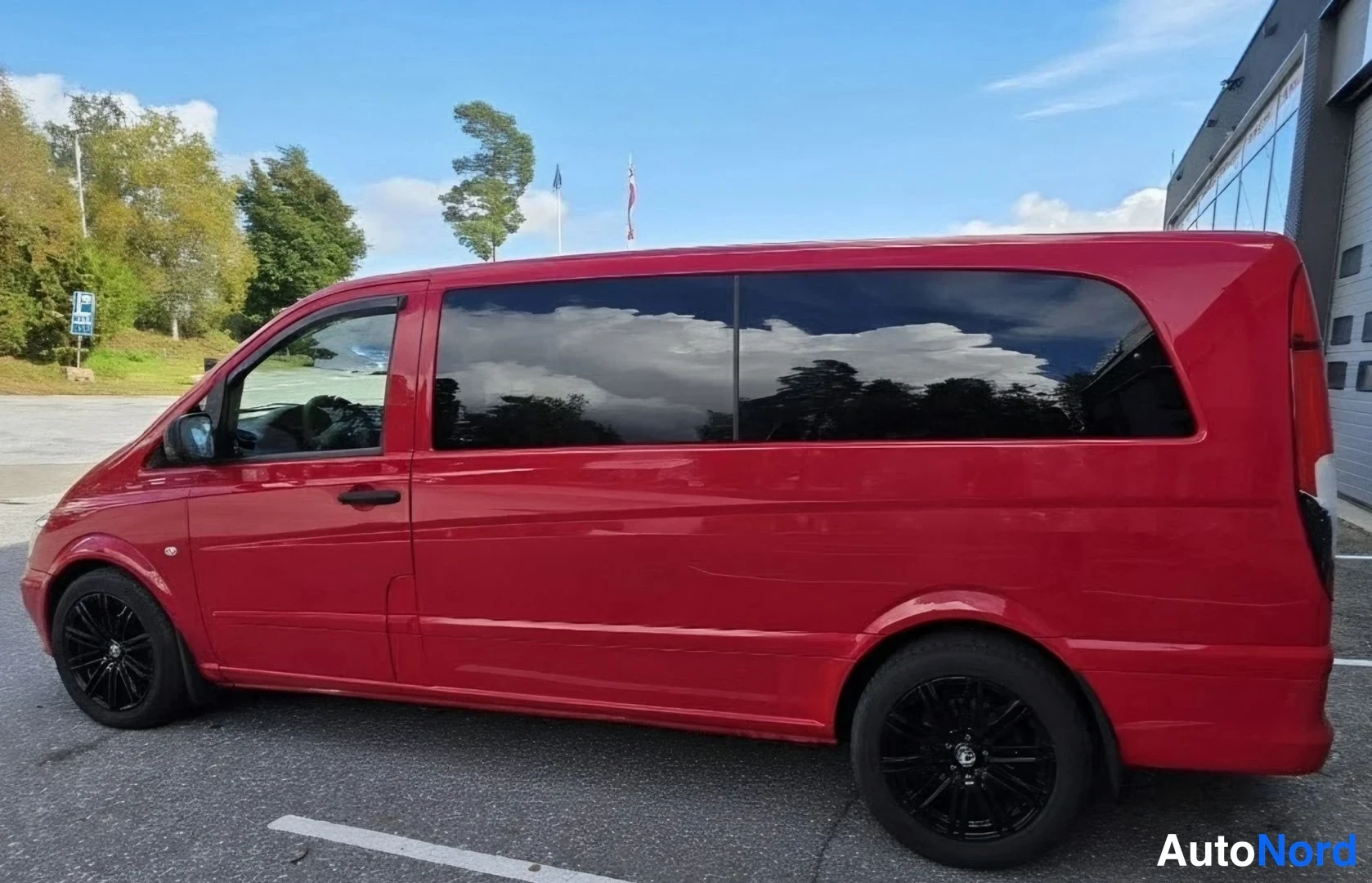 Punainen Mercedes-Benz Vito 116 CDI 2013, sivulta, kuva 12