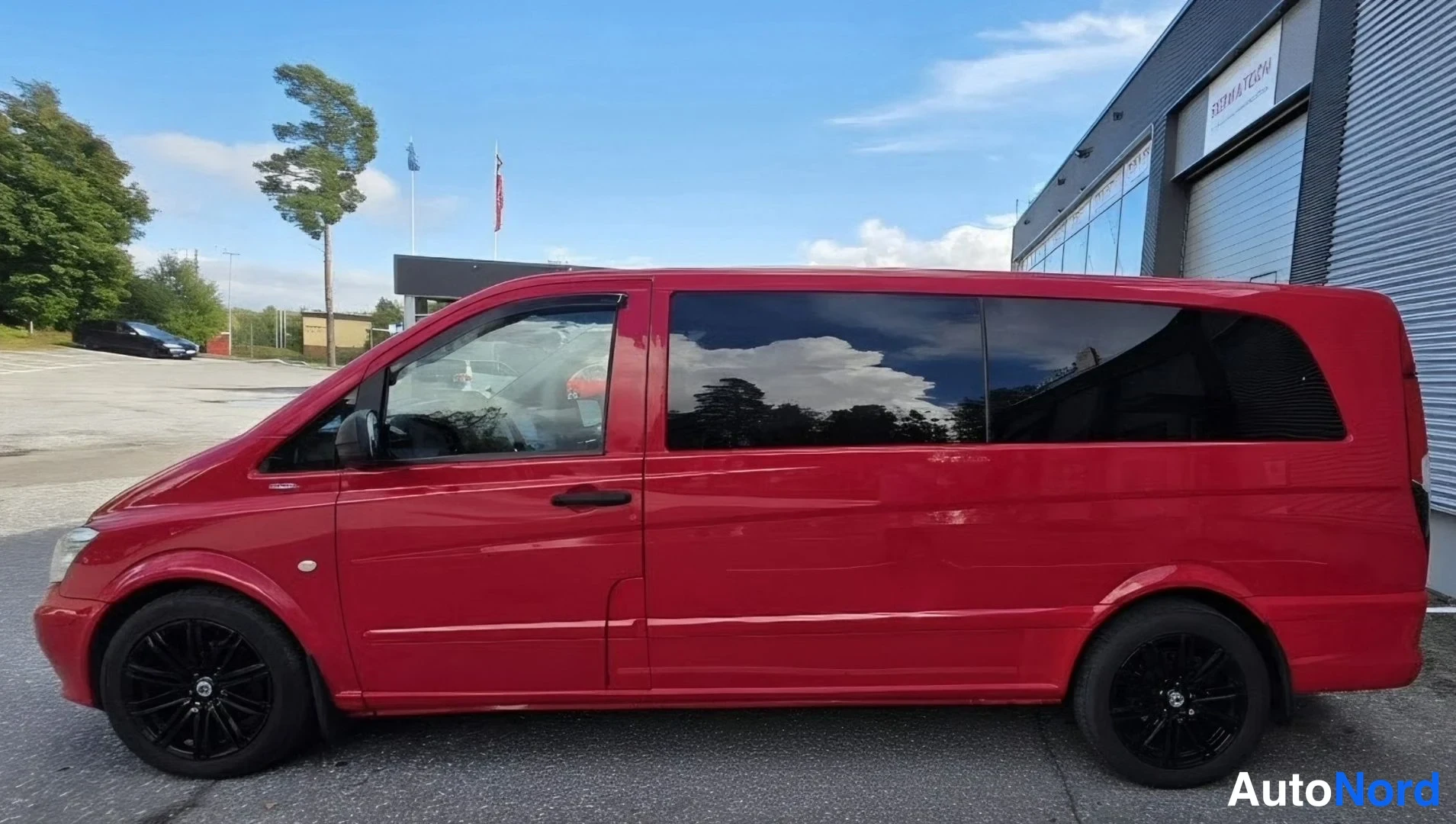 Punainen Mercedes-Benz Vito 116 CDI 2013, takaviisto, kuva 13