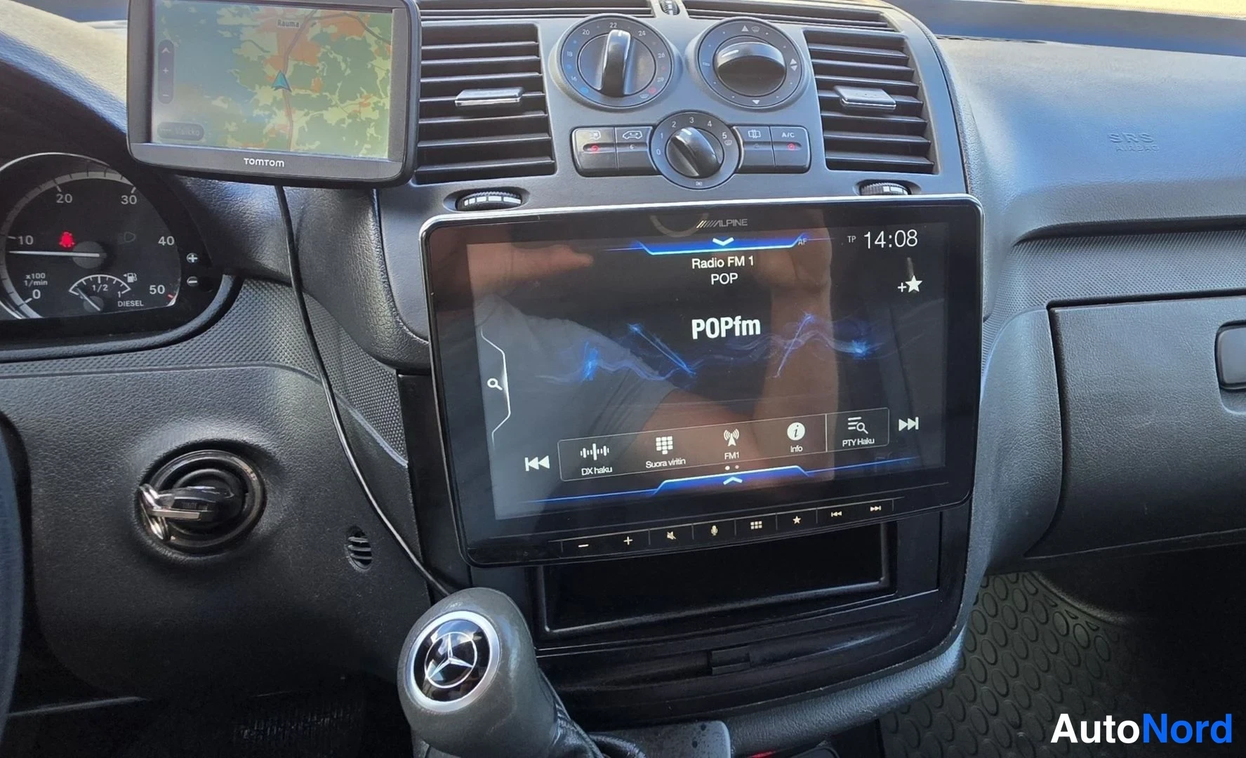 Punainen Mercedes-Benz Vito 116 CDI 2013, yksityiskohta, kuva 28