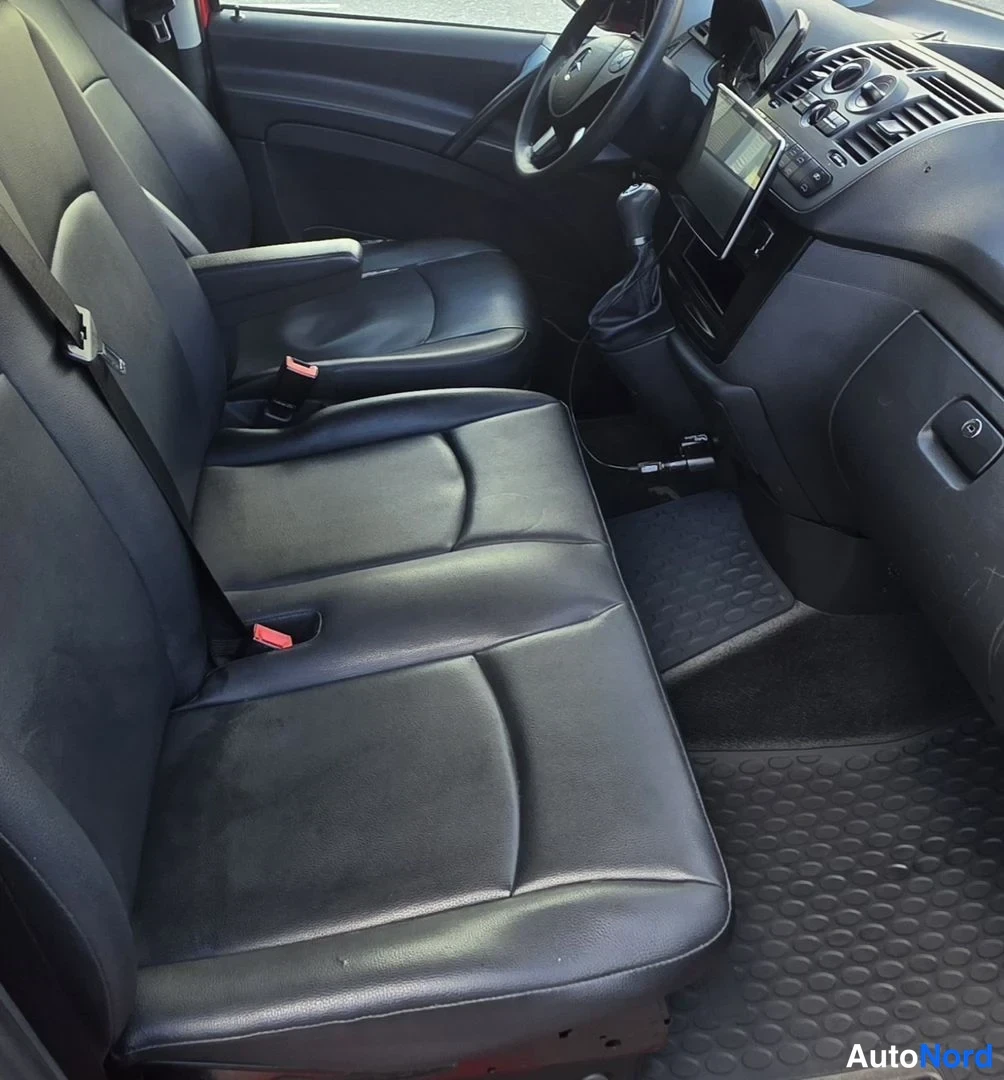 Punainen Mercedes-Benz Vito 116 CDI 2013, ohjaamo, kuva 23