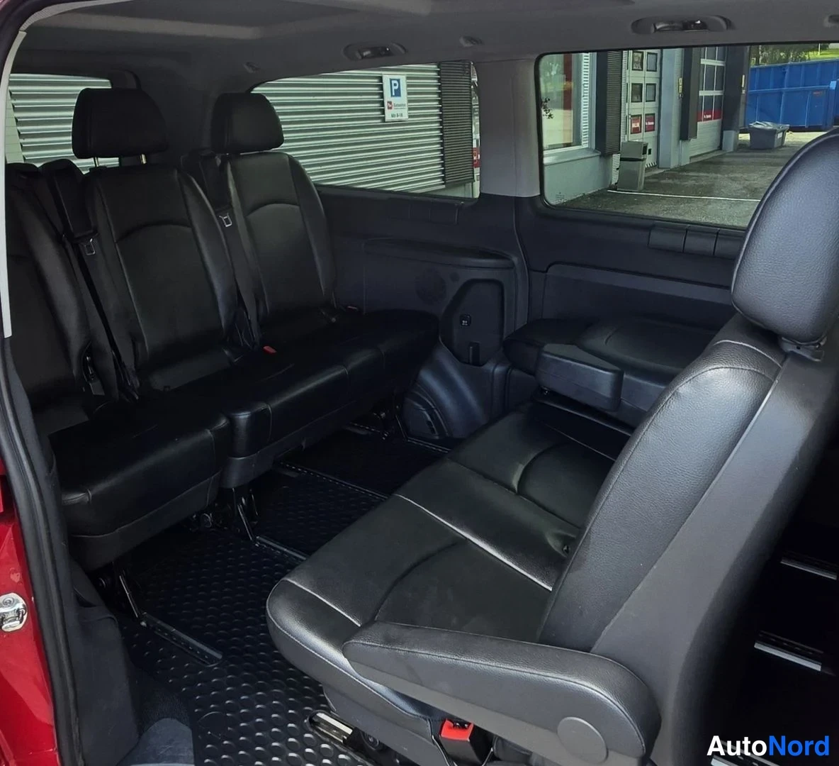 Punainen Mercedes-Benz Vito 116 CDI 2013, takaistuimet, kuva 25