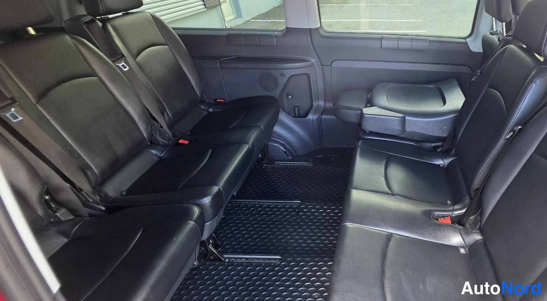 Punainen Mercedes-Benz Vito 116 CDI 2013, takaistuimet, kuva 26