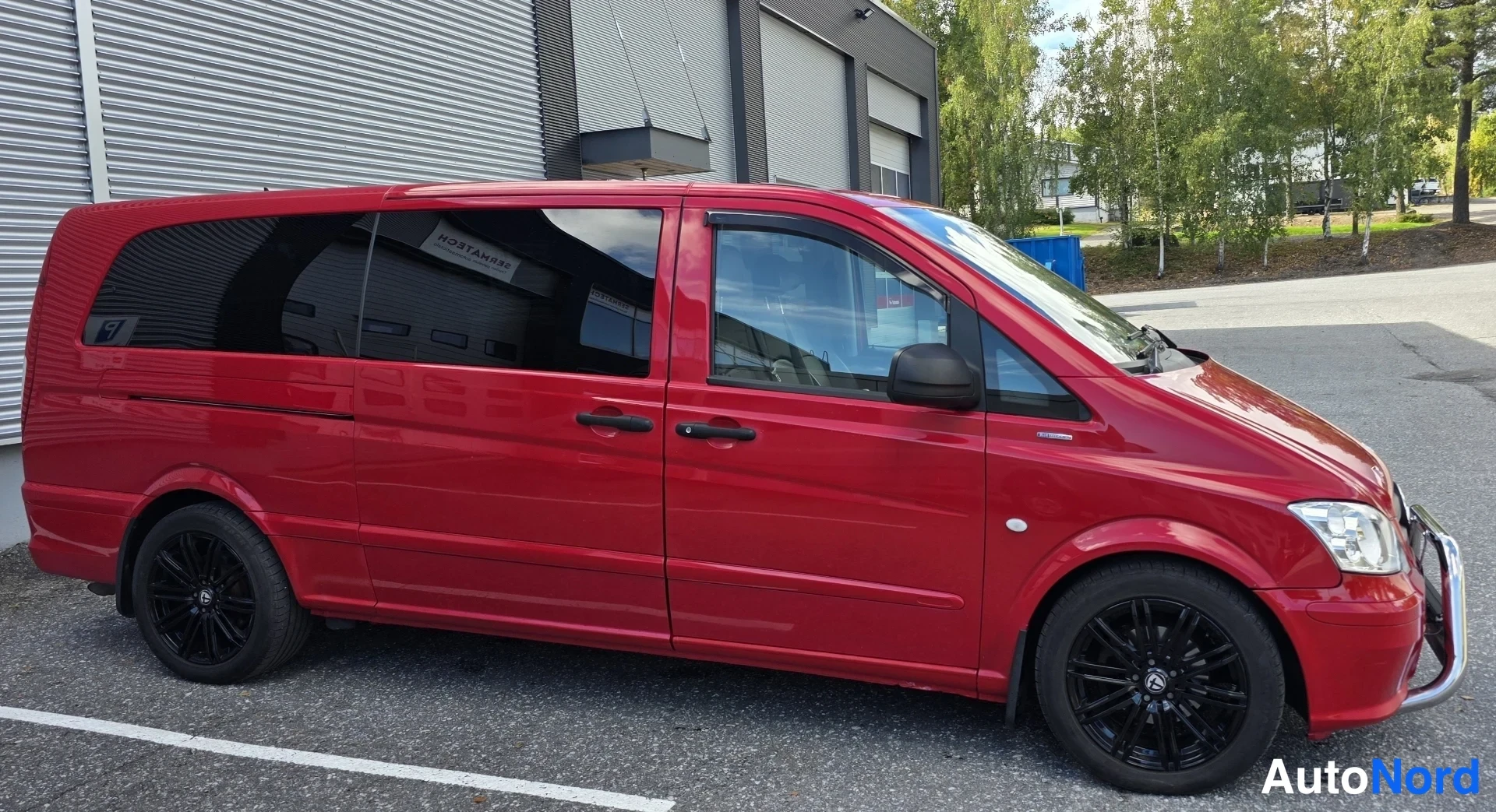 Punainen Mercedes-Benz Vito 116 CDI 2013, etuviisto, keula oikealle, kuva 5
