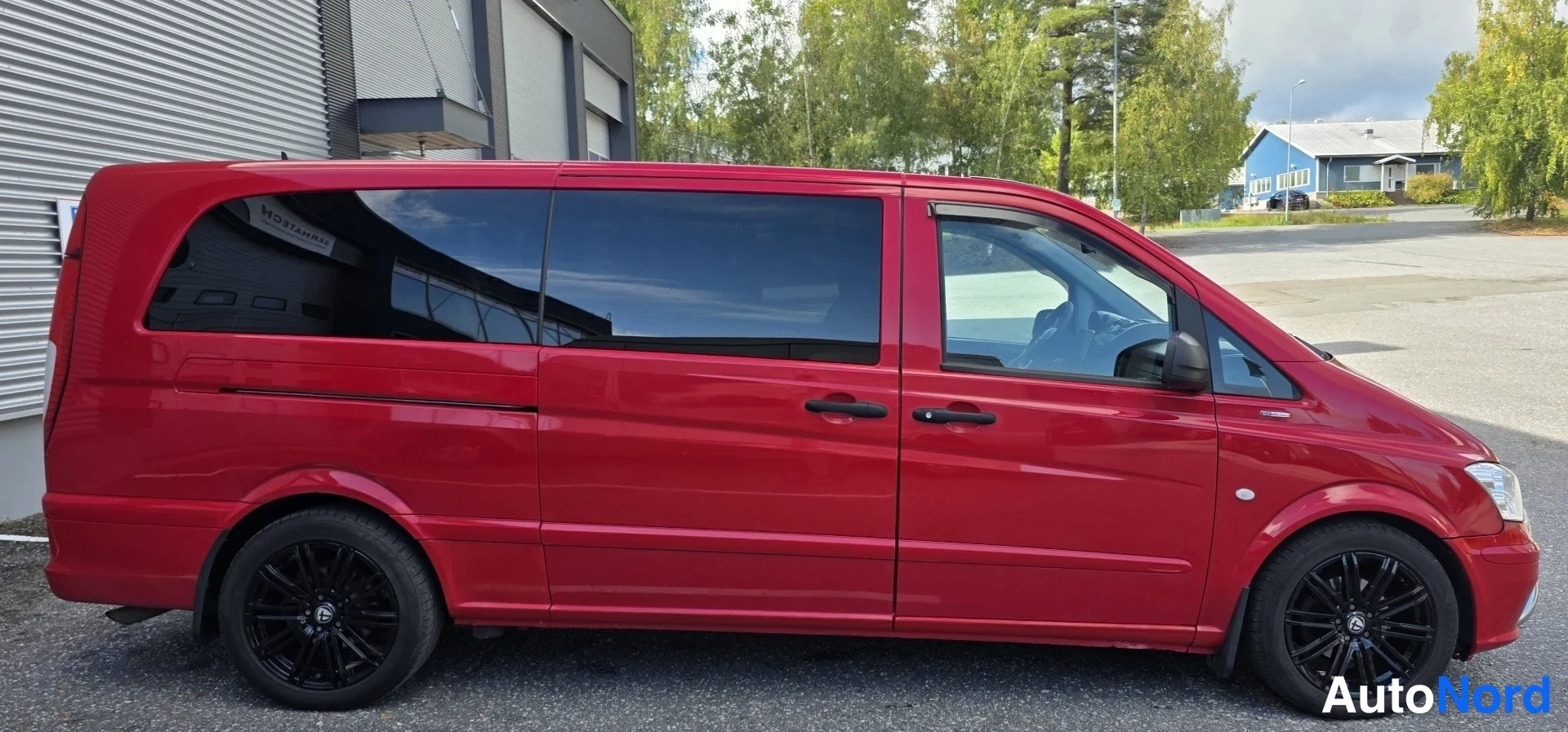 Punainen Mercedes-Benz Vito 116 CDI 2013, sivulta, kuva 11