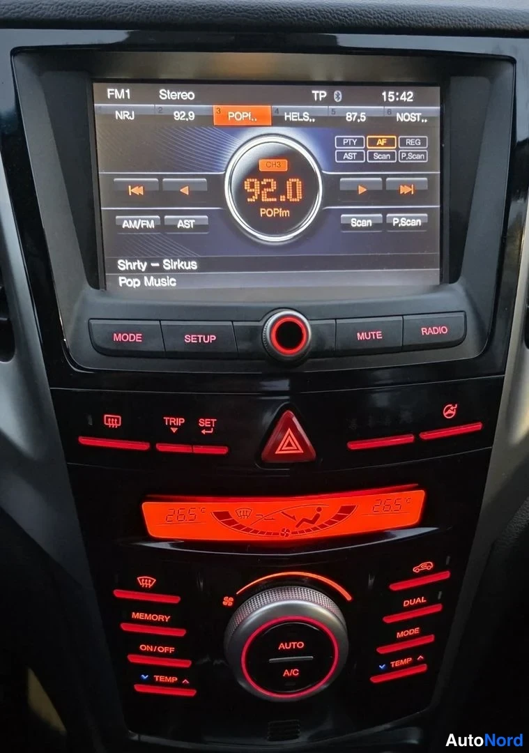 Sininen Ssangyong Tivoli 2015, yksityiskohta, kuva 19