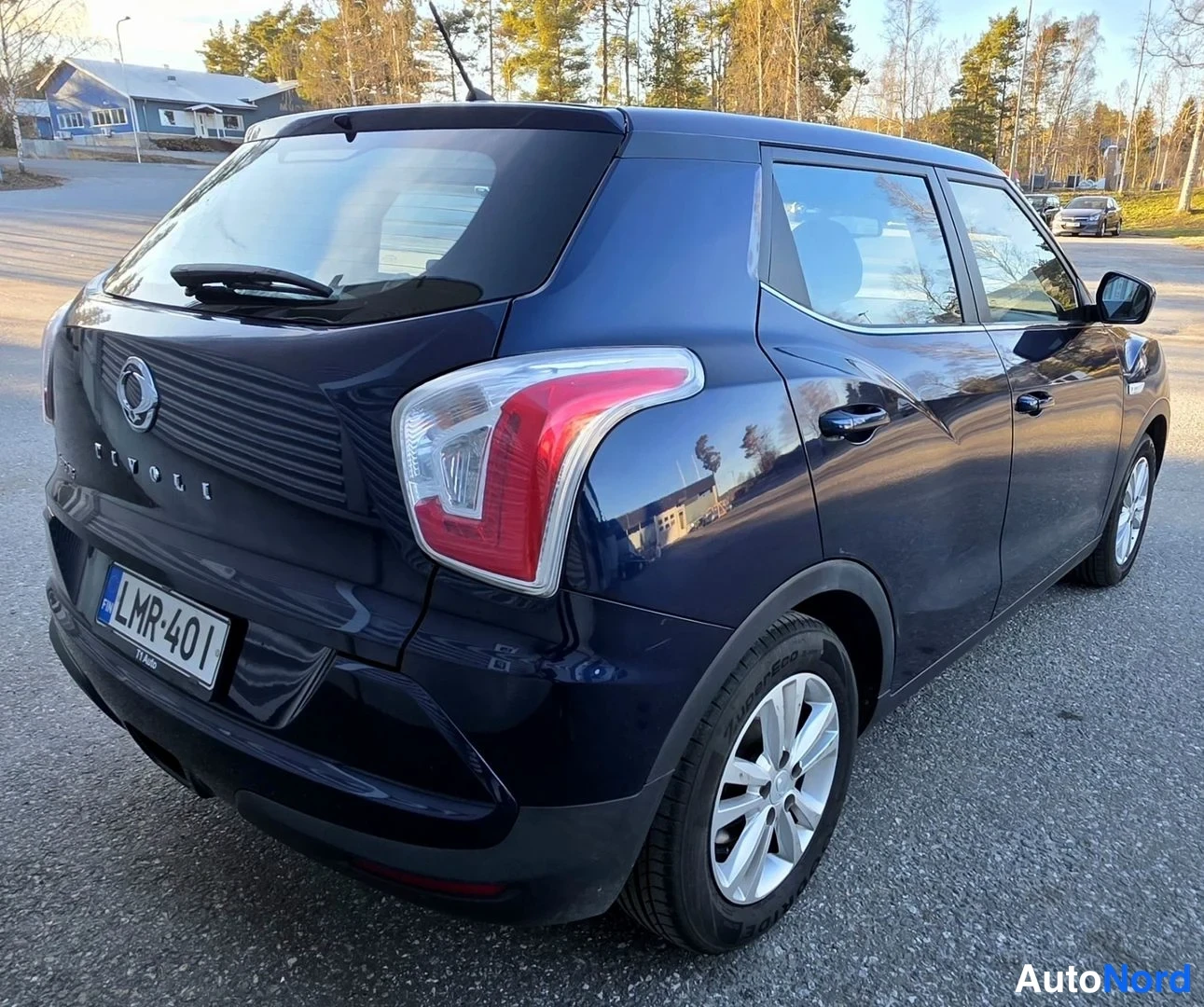 Sininen Ssangyong Tivoli 2015, takaviisto, kuva 10