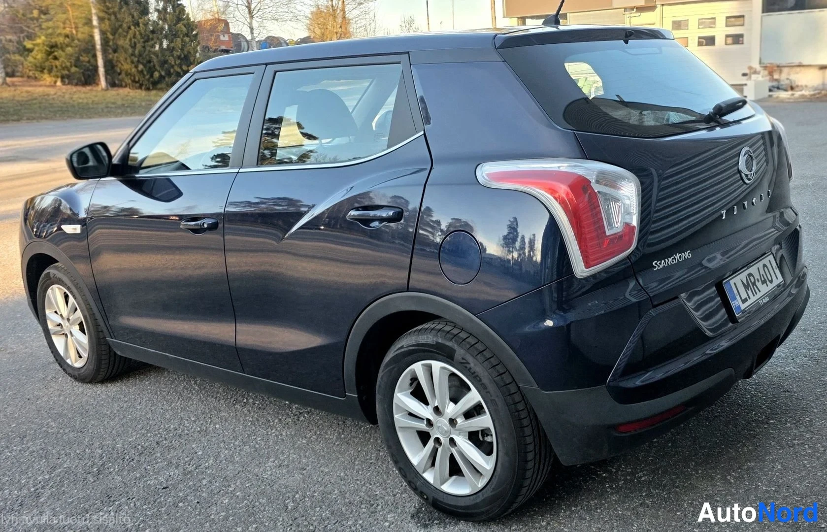 Sininen Ssangyong Tivoli 2015, takaviisto, kuva 11