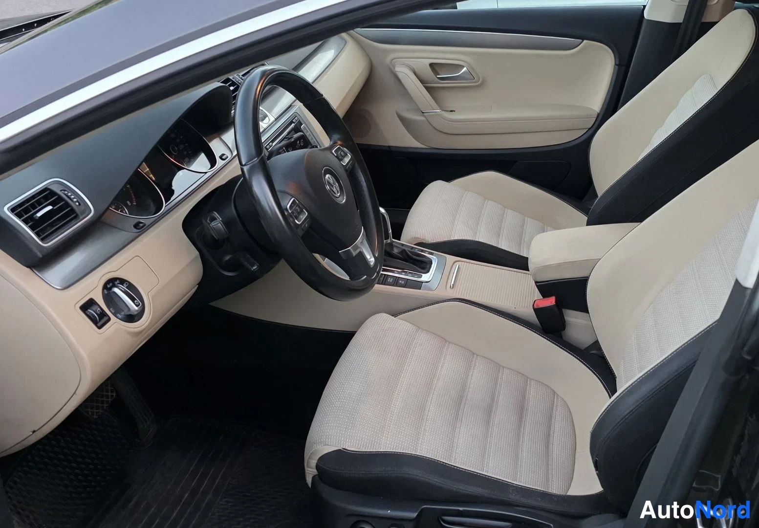 Ruskea Volkswagen CC 2012, ohjaamo, kuva 18