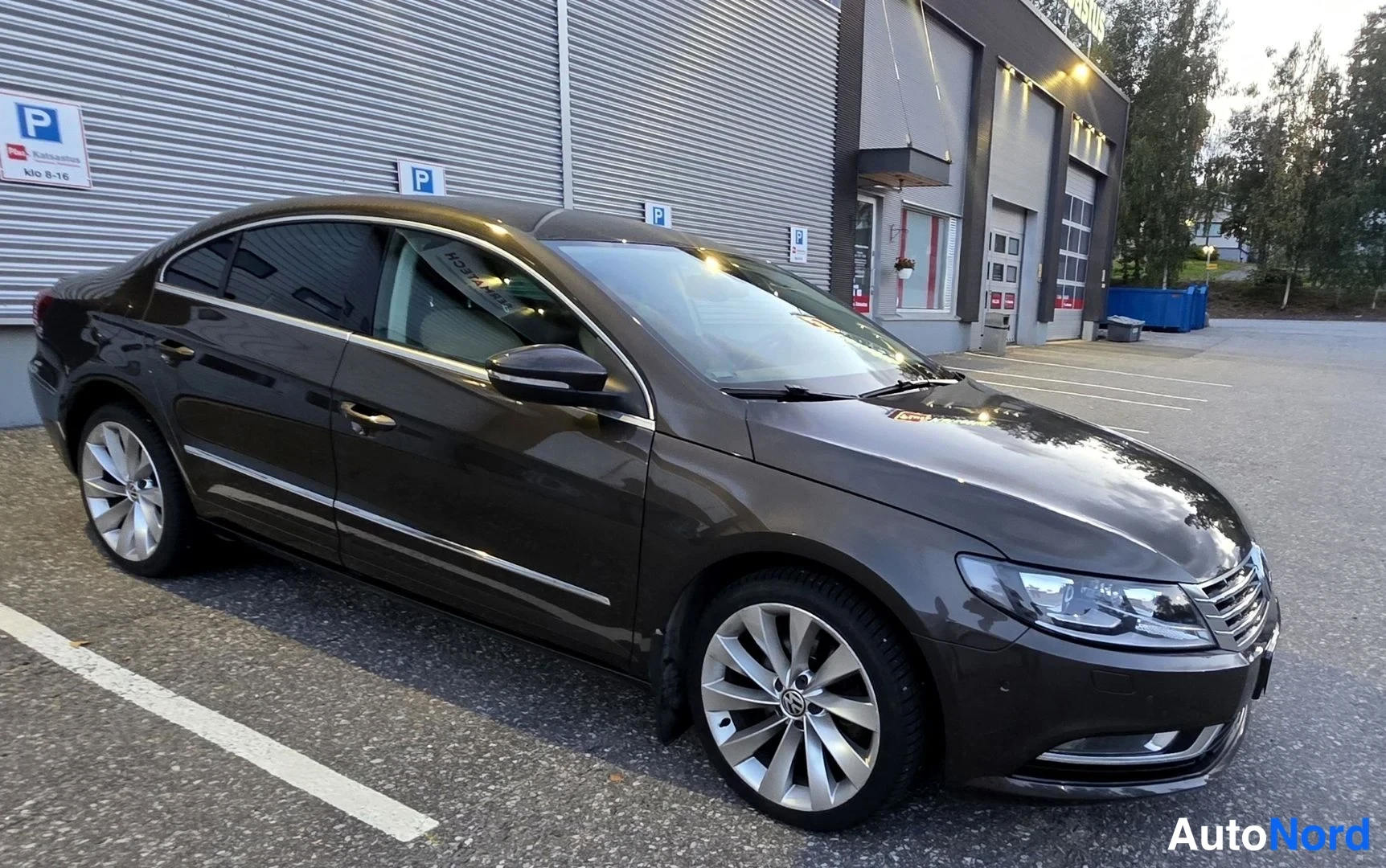 Ruskea Volkswagen CC 2012, etuviisto, keula oikealle, kuva 8