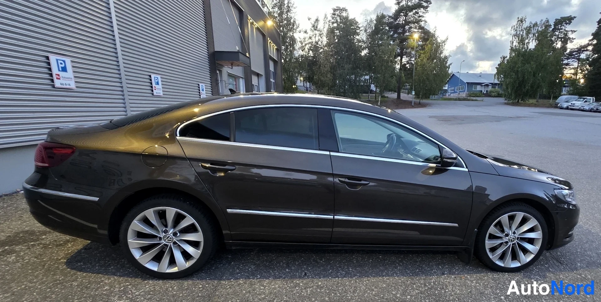 Ruskea Volkswagen CC 2012, etuviisto, keula oikealle, kuva 5