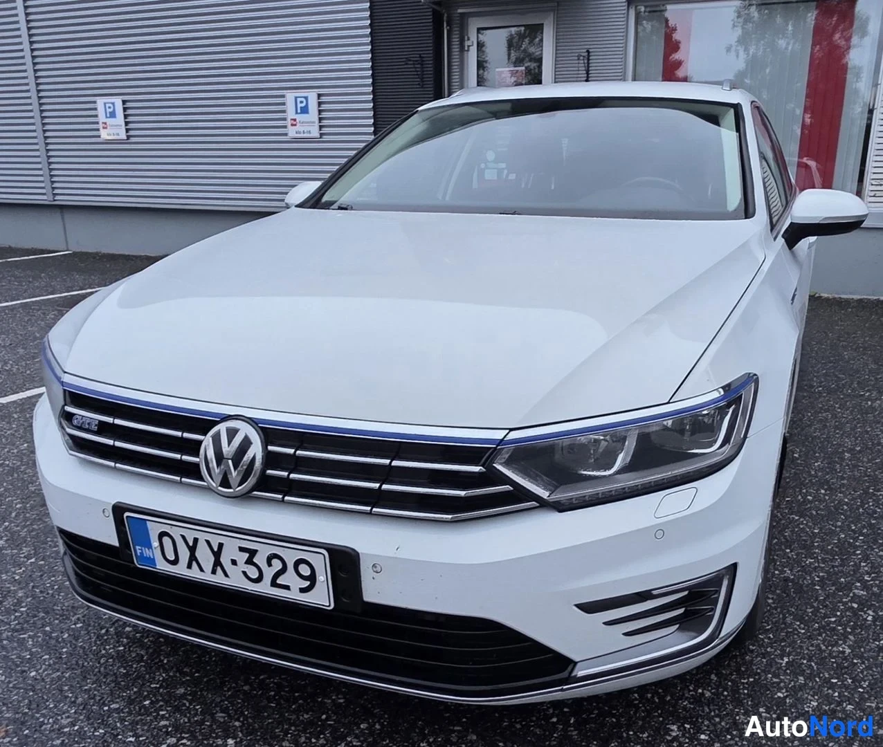 Valkoinen Volkswagen Passat 2016, etuviisto, keula vasemmalle, kuva 5