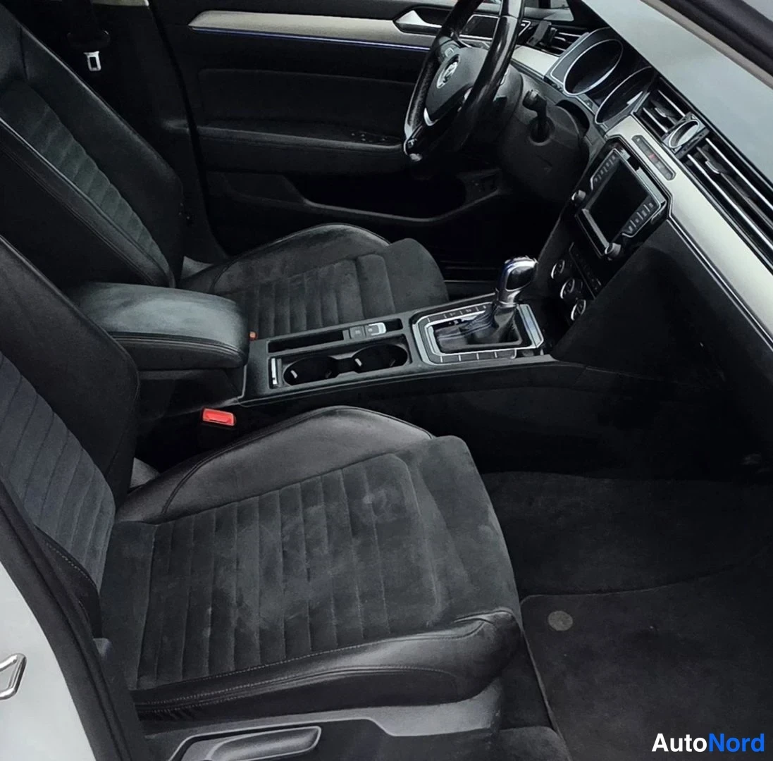 Valkoinen Volkswagen Passat 2016, ohjaamo, kuva 24