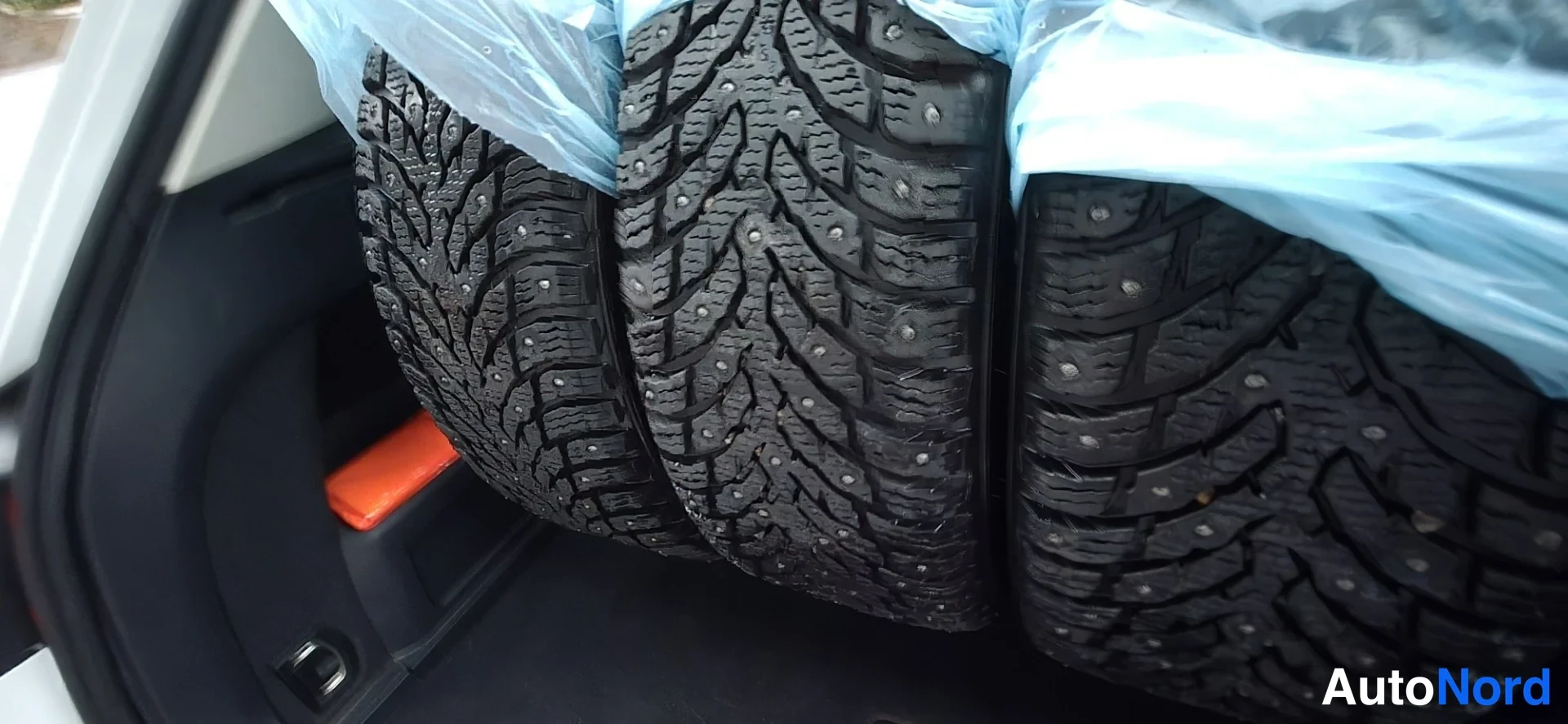 Valkoinen Volkswagen Passat 2016, tavaratila, kuva 27