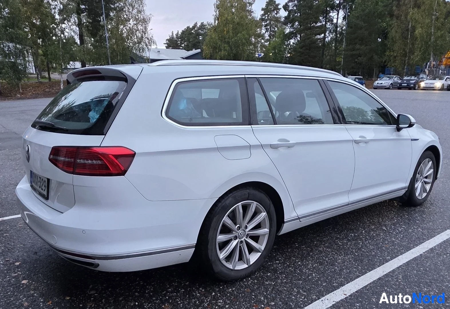 Valkoinen Volkswagen Passat 2016, takaviisto, kuva 20