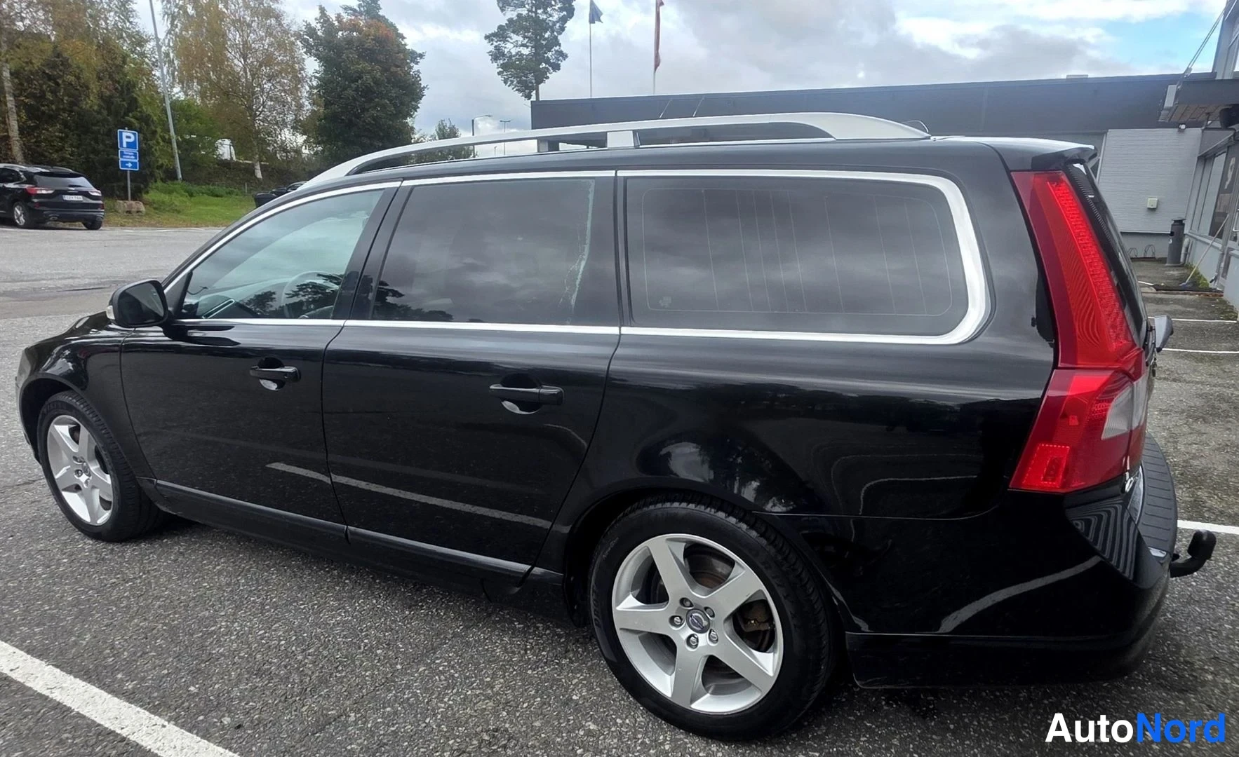 Musta Volvo V70 2011, takaviisto, kuva 19