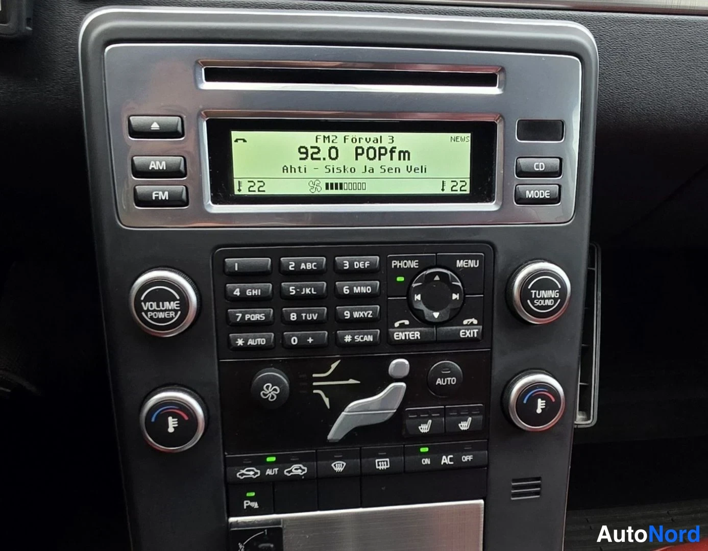 Musta Volvo V70 2011, yksityiskohta, kuva 27