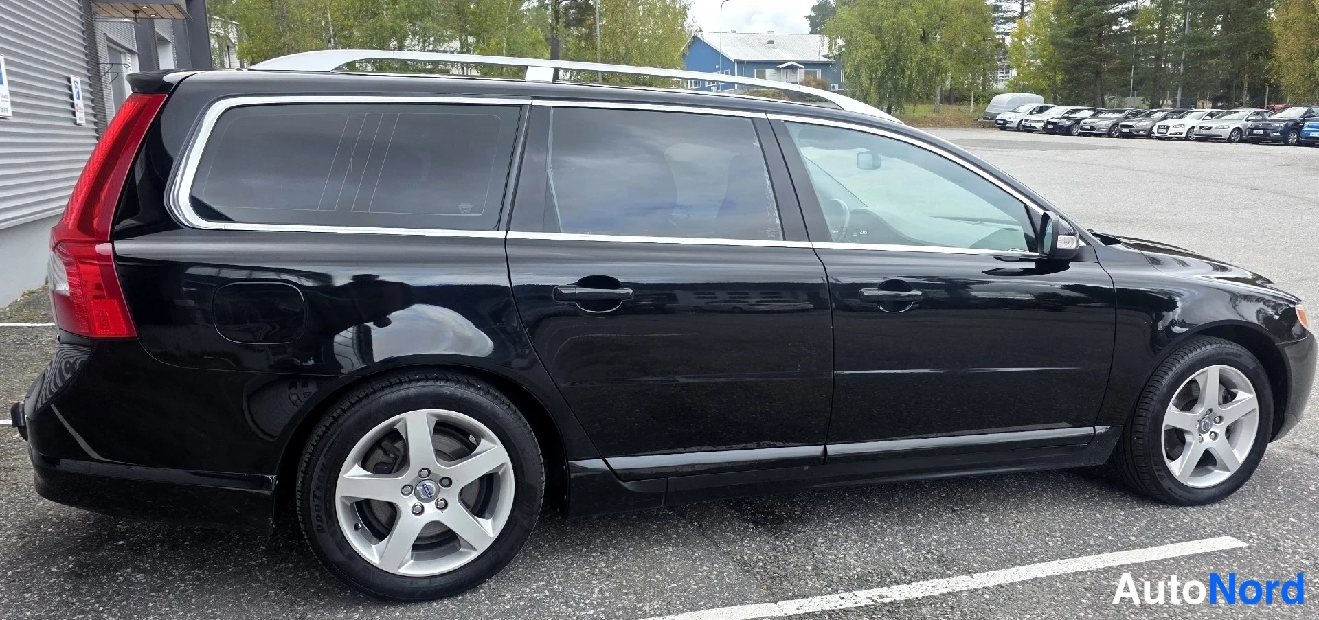 Musta Volvo V70 2011, takaviisto, kuva 14